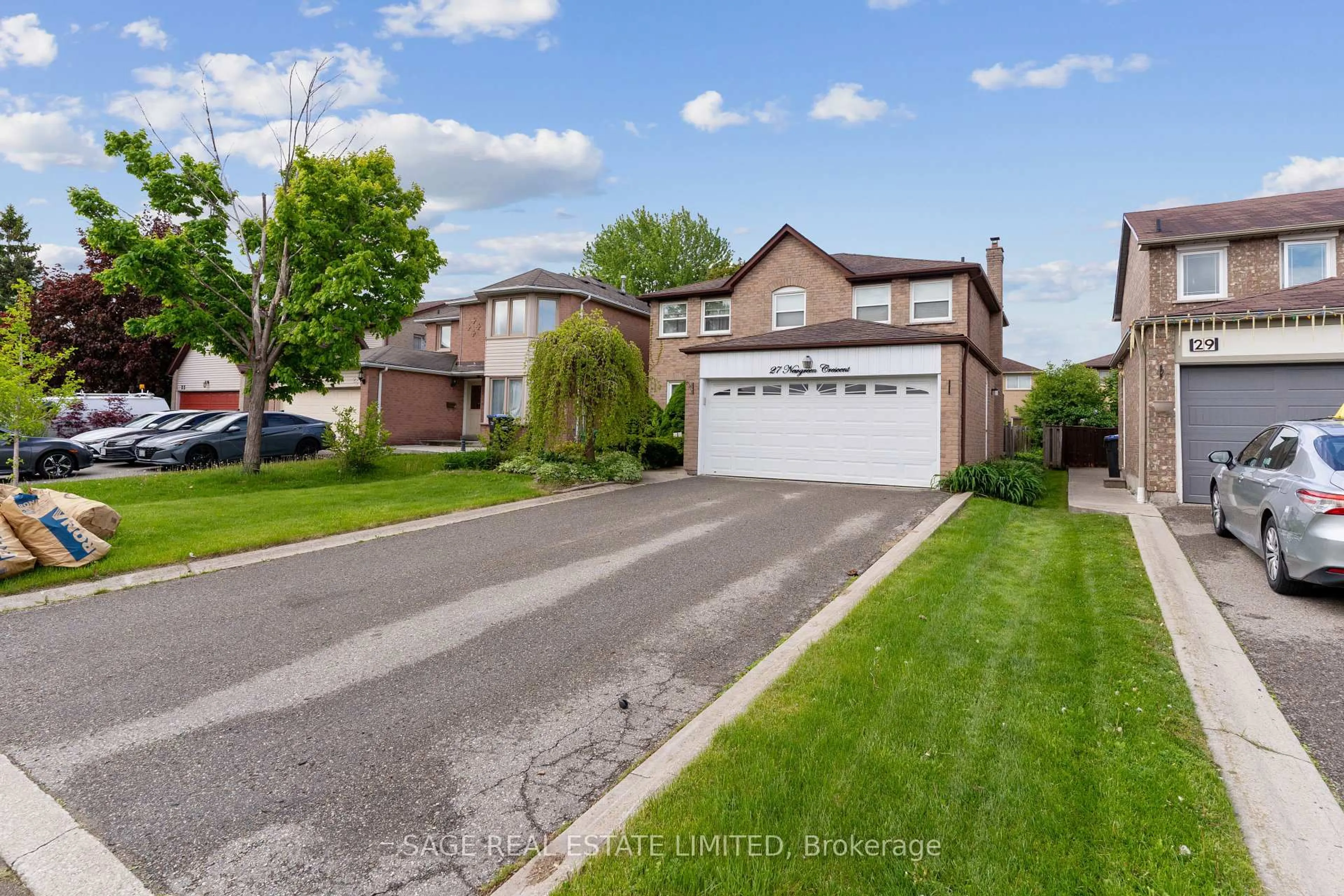 A pic from outside/outdoor area/front of a property/back of a property/a pic from drone, street for 27 Newgreen Cres, Brampton Ontario L6S 4Y2