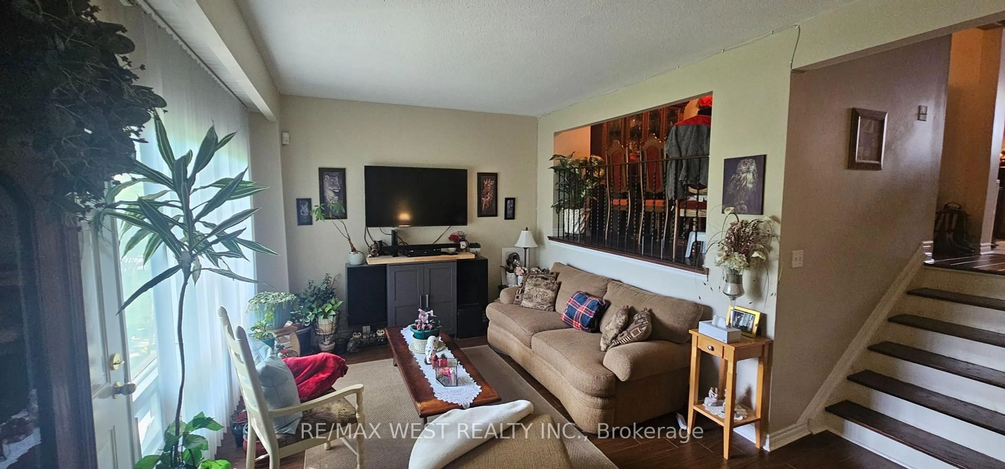 Living room with furniture, unknown for 47 Lexington Ave #16, Toronto Ontario M9V 2G4