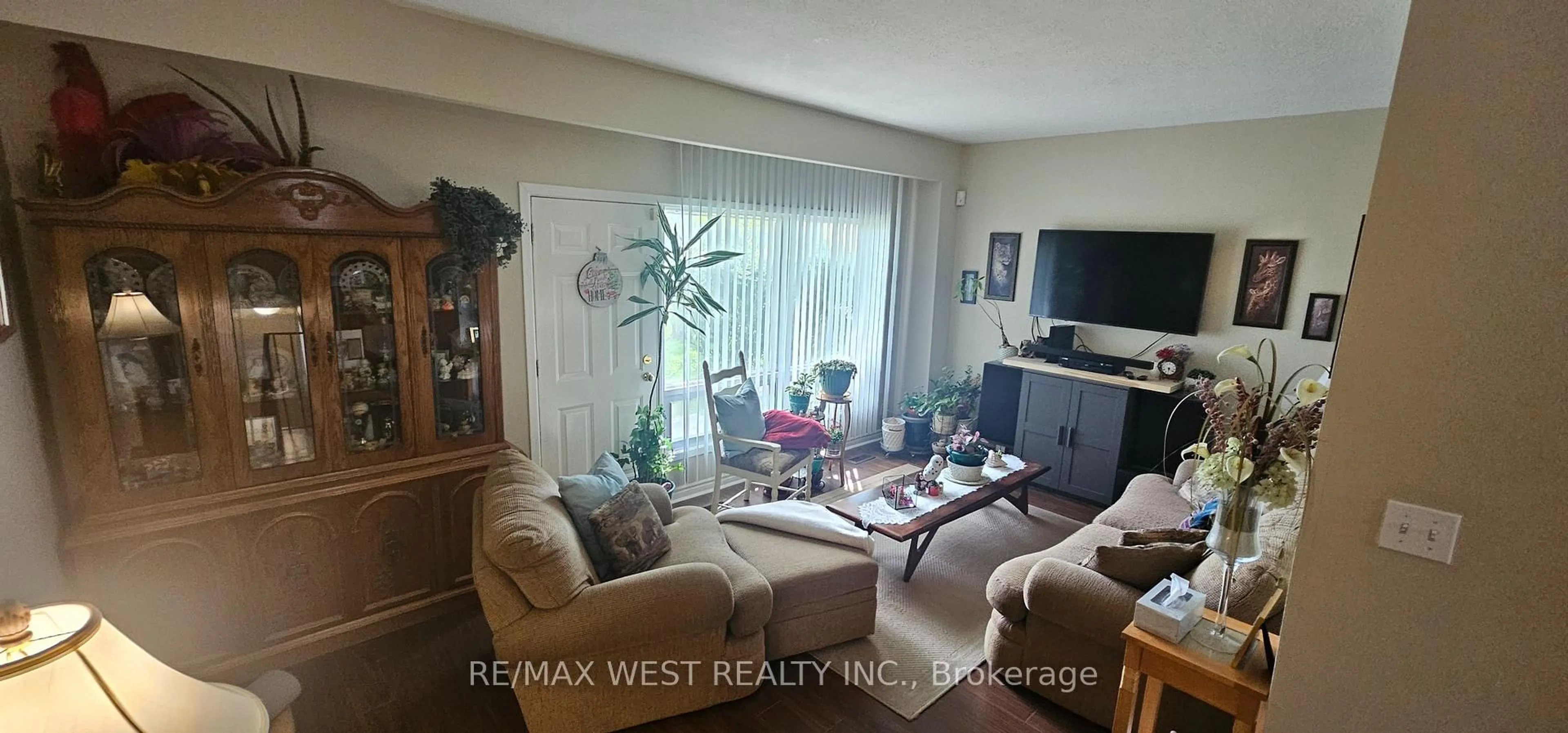 Living room with furniture, wood/laminate floor for 47 Lexington Ave #16, Toronto Ontario M9V 2G4