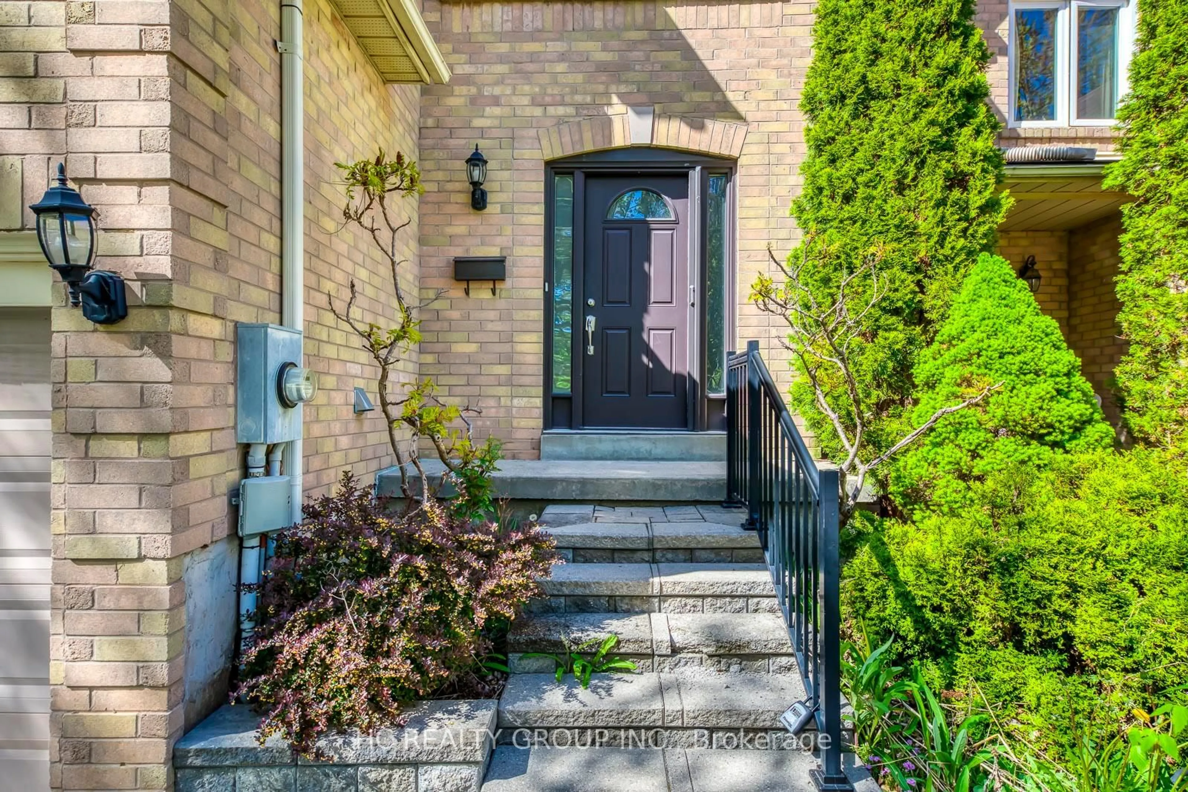 Indoor entryway for 1379 Stonecutter Dr, Oakville Ontario L6M 3C5
