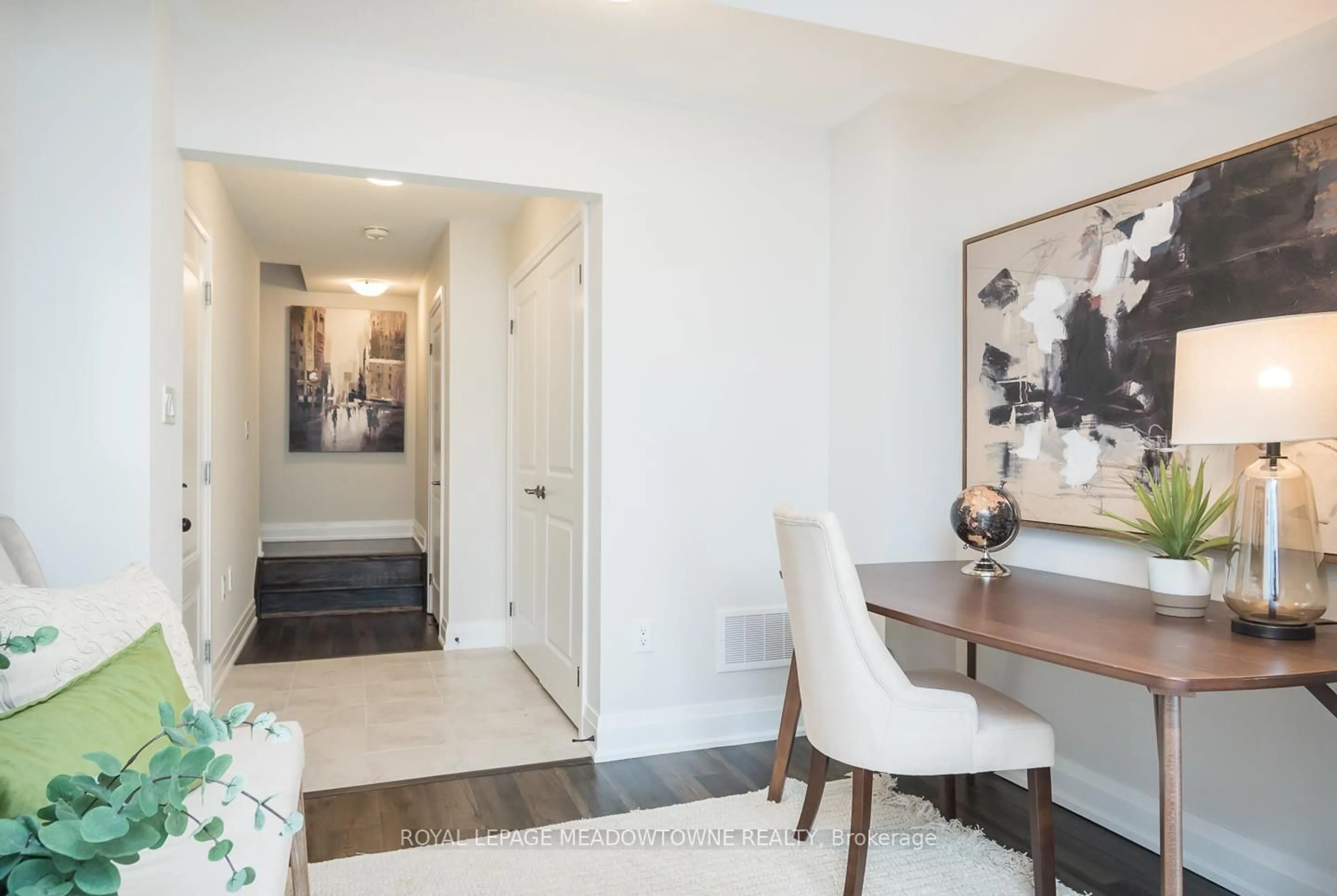 Indoor entryway for 2476 Badger Cres, Oakville Ontario L6M 5M1