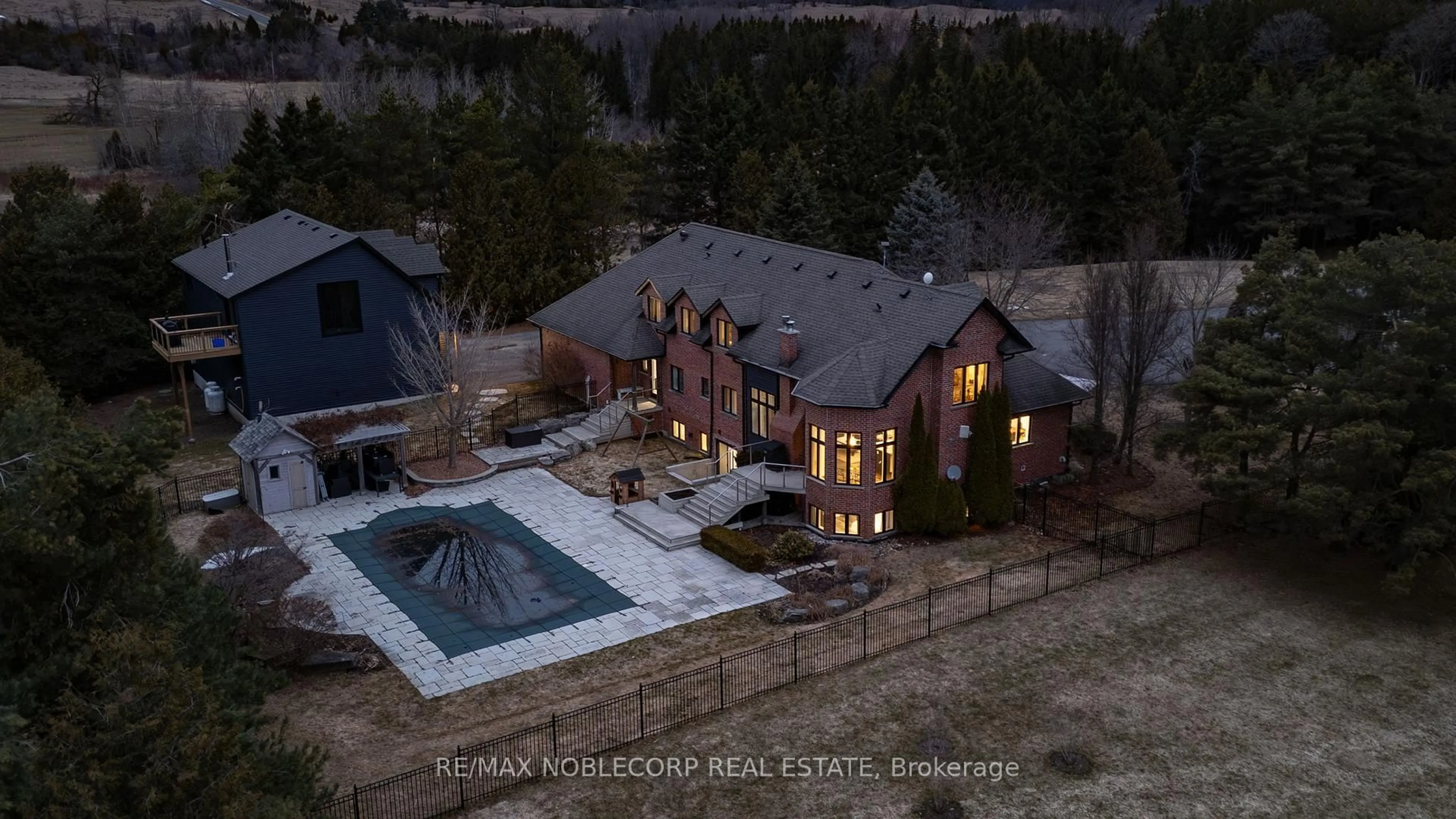 A pic from outside/outdoor area/front of a property/back of a property/a pic from drone, mountain view for 17088 Horseshoe Hill Rd, Caledon Ontario L7C 2N6