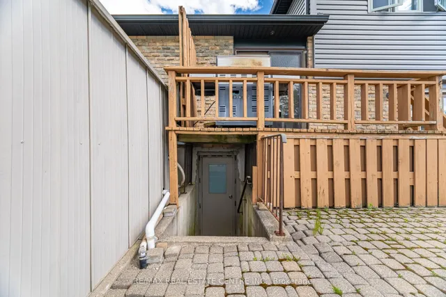 Additional image 34 of 583 Moorelands Cres
