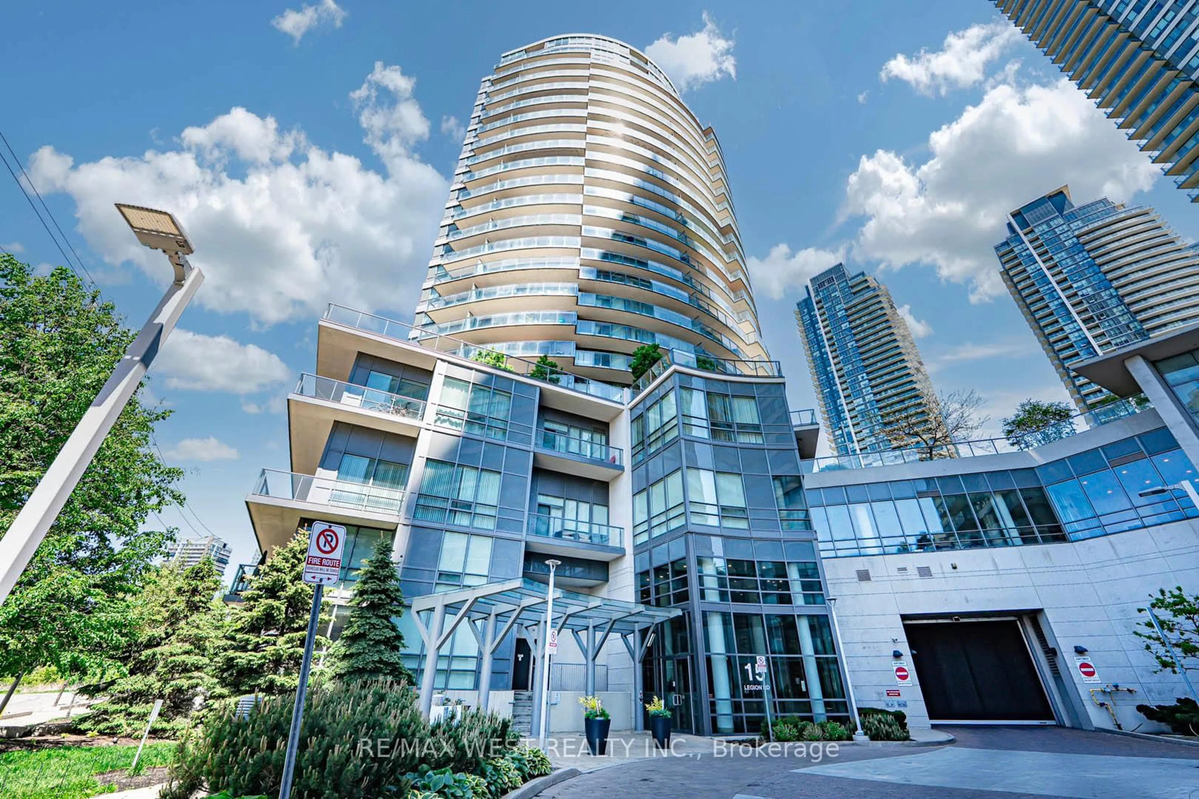 Indoor foyer for 15 Legion Rd #2102, Toronto Ontario M8V 0A9