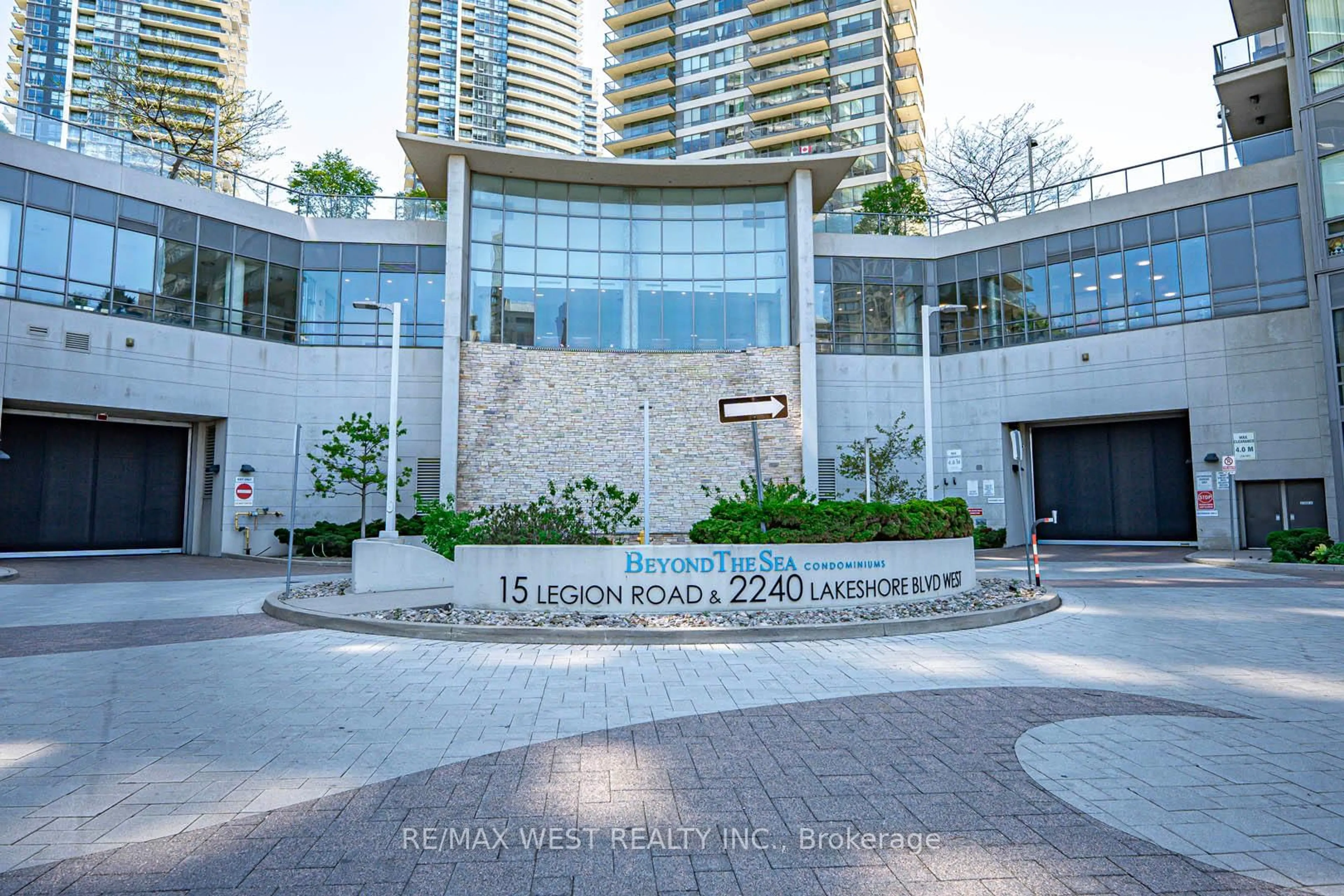 Indoor foyer for 15 Legion Rd #2102, Toronto Ontario M8V 0A9