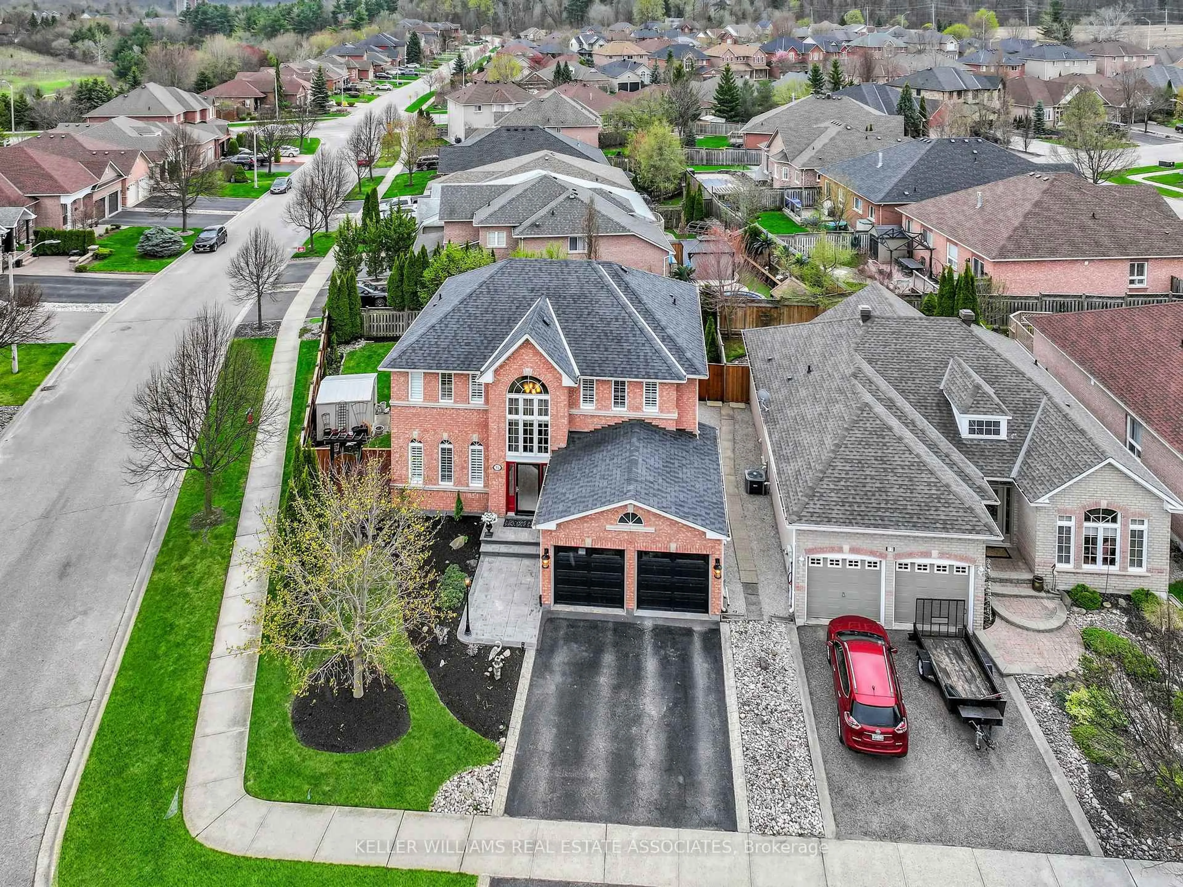 A pic from outside/outdoor area/front of a property/back of a property/a pic from drone, street for 15 Johnson Cres, Halton Hills Ontario L7G 6A4