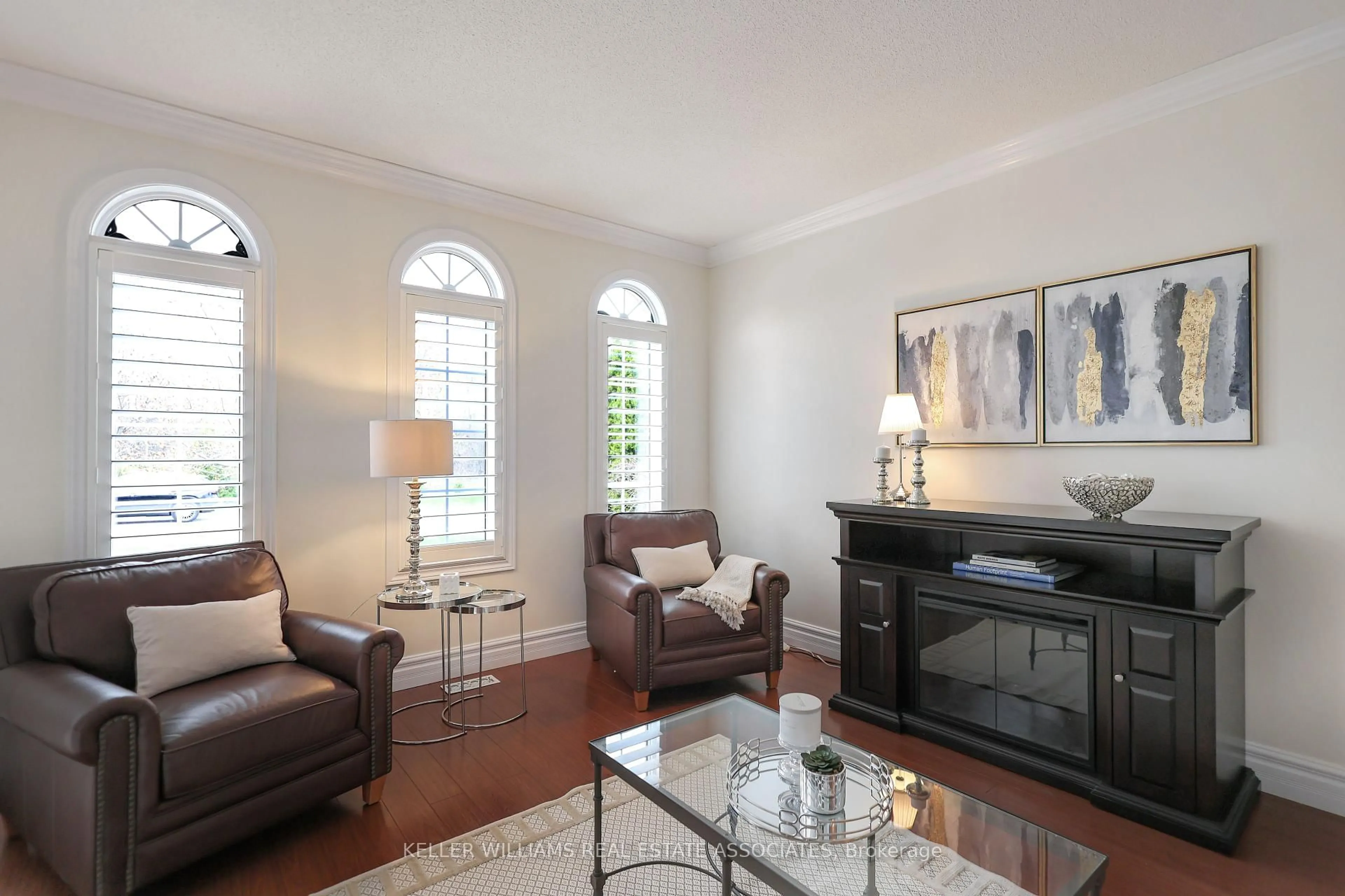 Living room with furniture, unknown for 15 Johnson Cres, Halton Hills Ontario L7G 6A4