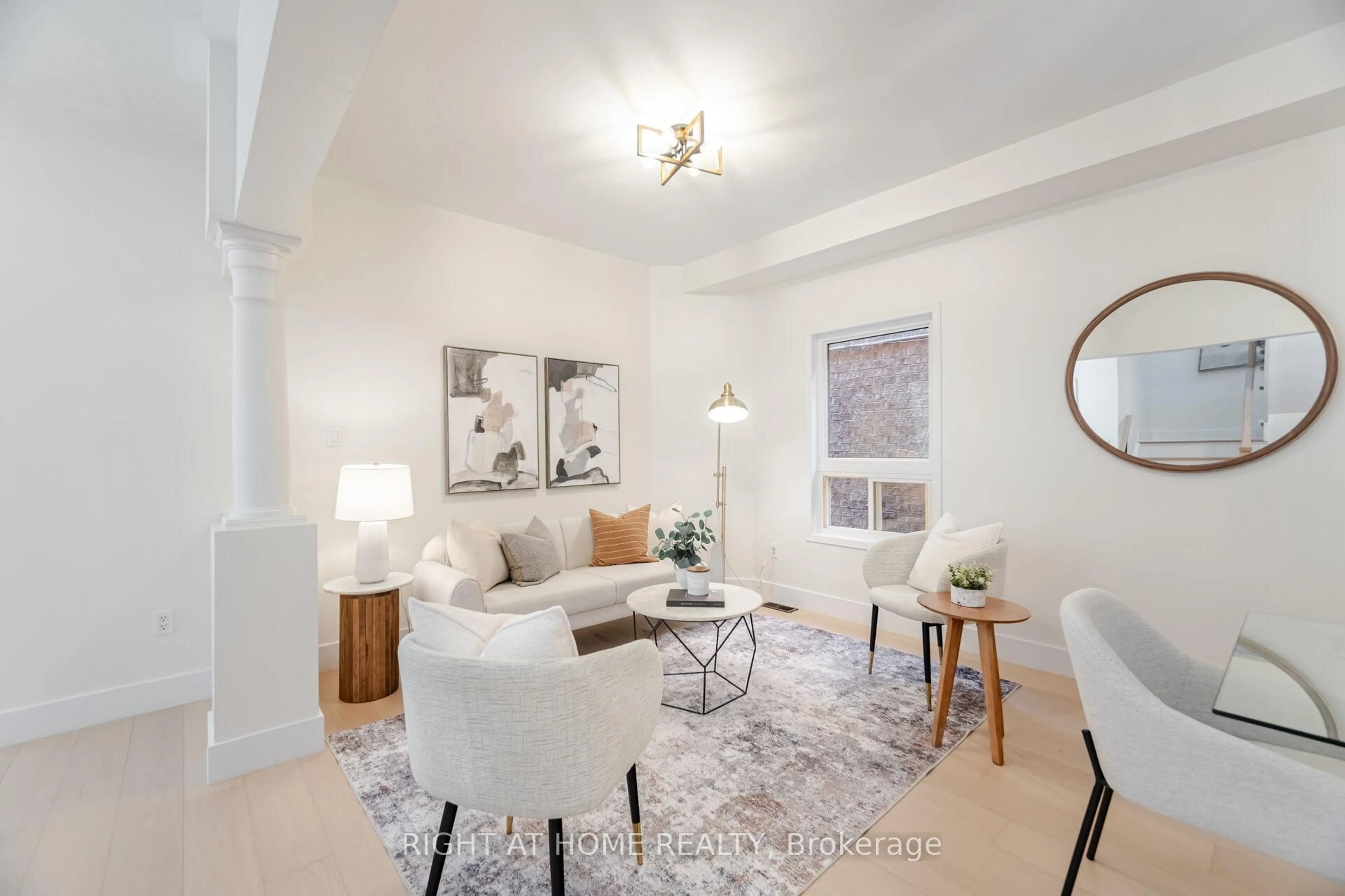Living room with furniture, unknown for 514 Huntington Ridge Dr, Mississauga Ontario L5R 2X7