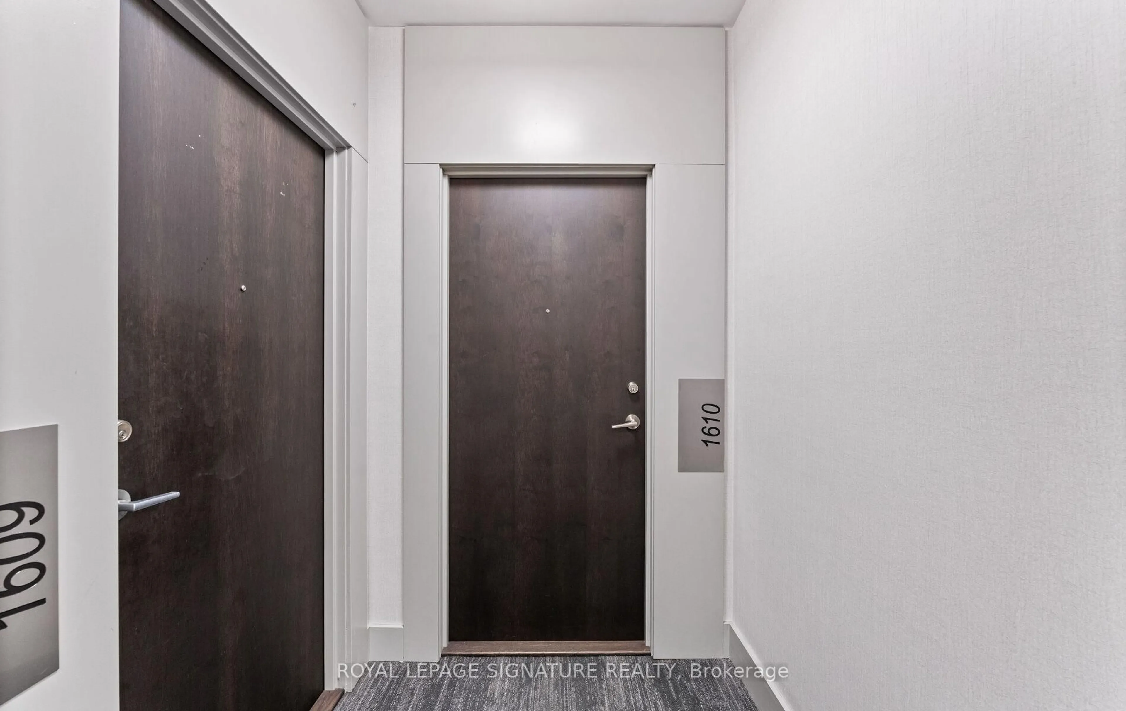 Indoor entryway for 10 Park Lawn Rd #1610, Toronto Ontario M8V 0H9