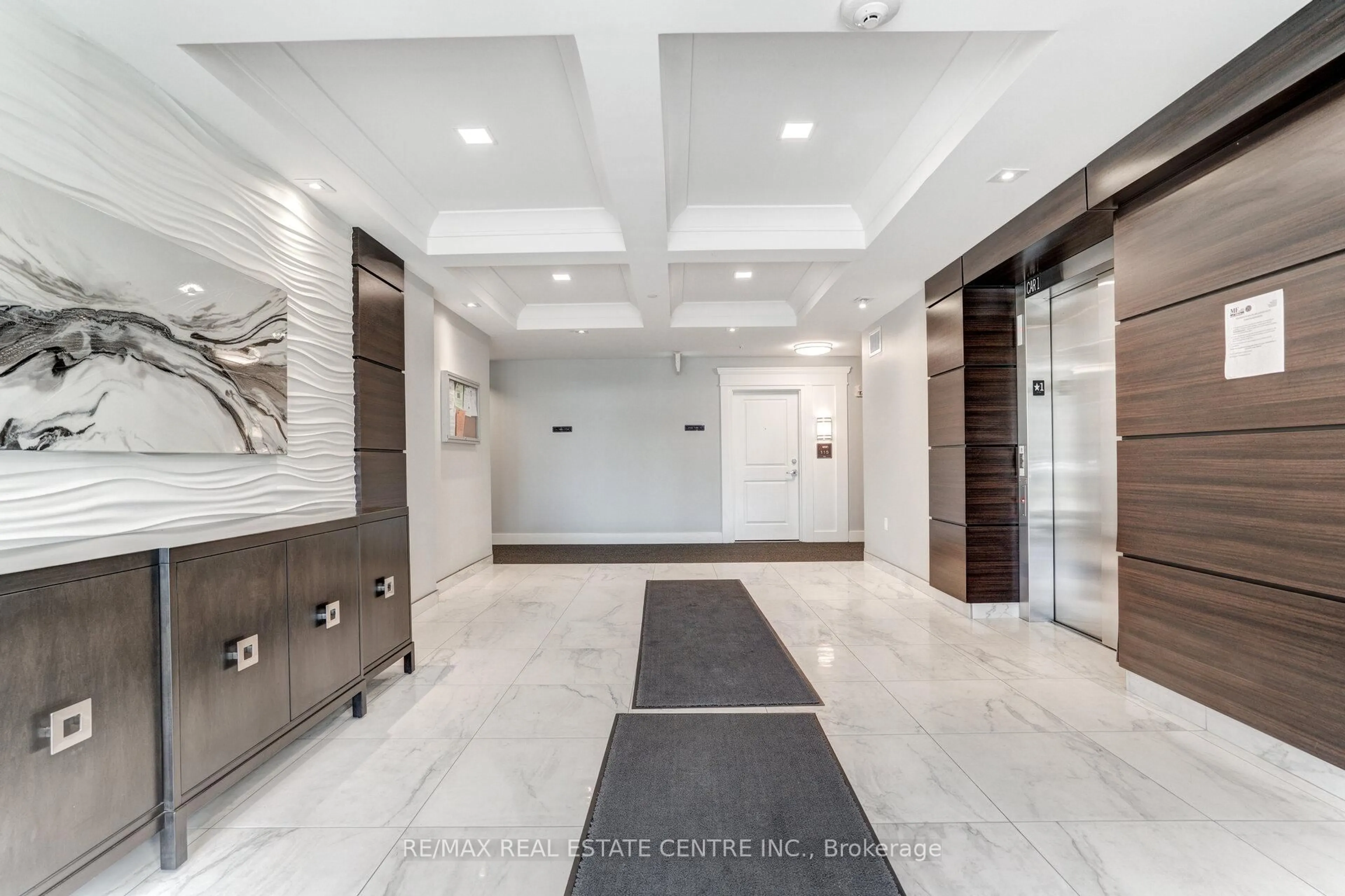 Indoor foyer for 630 Sauve St #318, Milton Ontario L9T 9A6