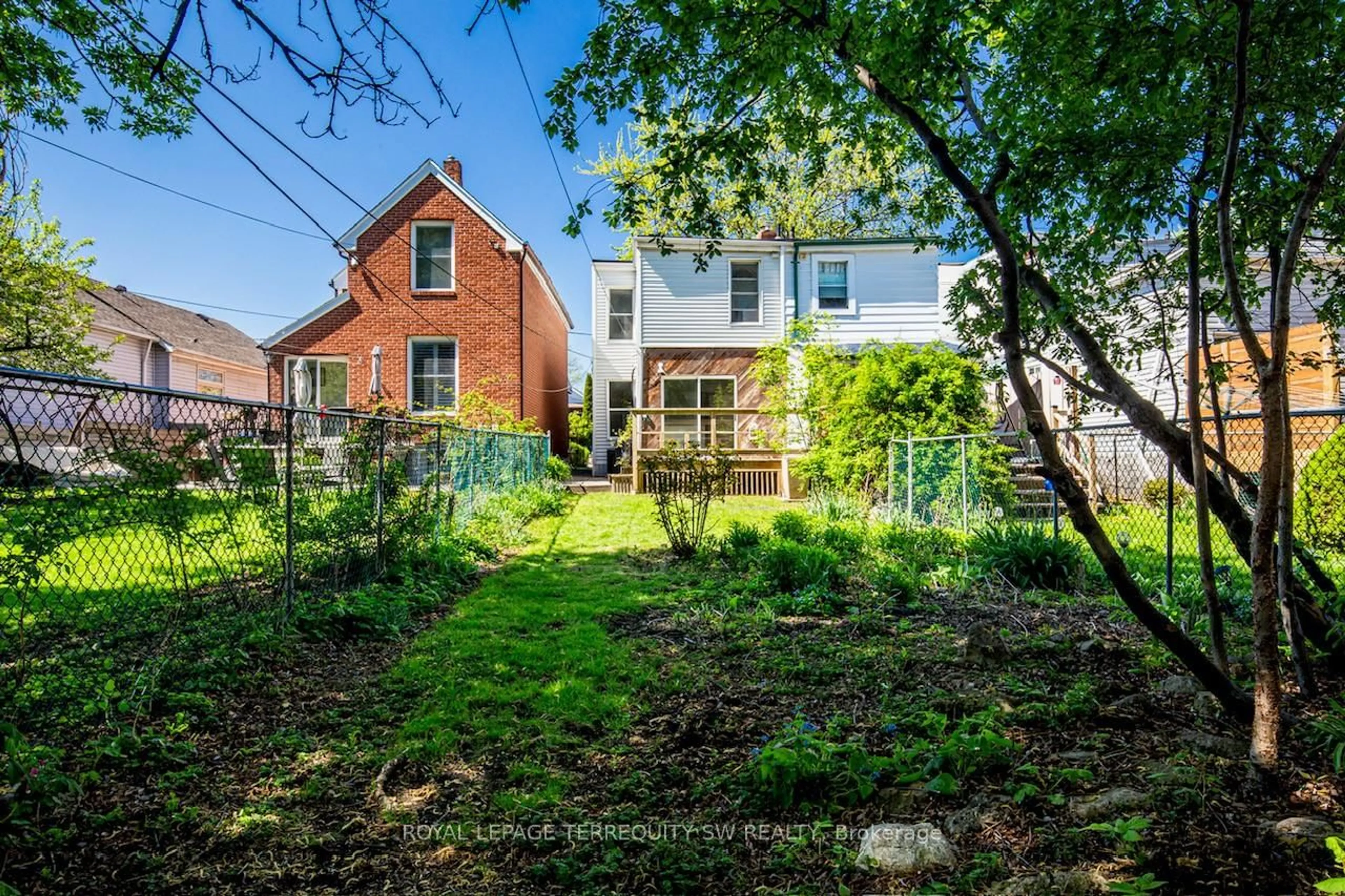 A pic from outside/outdoor area/front of a property/back of a property/a pic from drone, street for 59 Vanevery St, Toronto Ontario M8V 1Y5