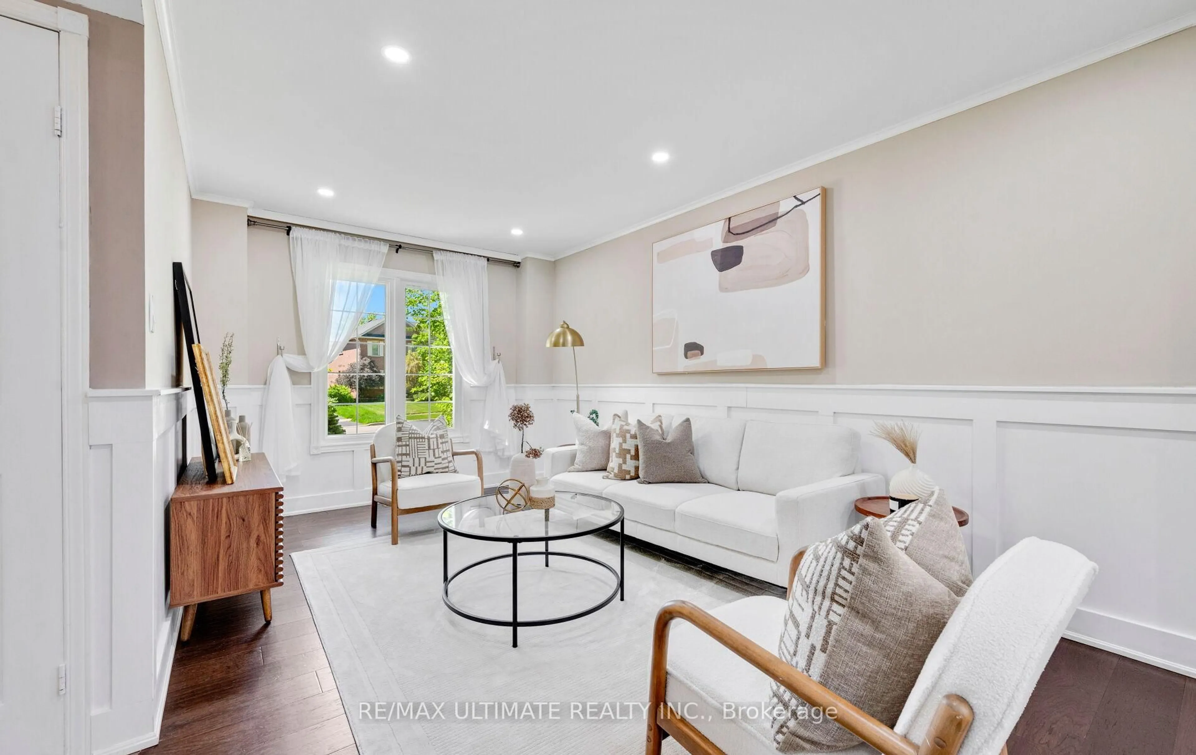 Living room with furniture, unknown for 2087 Mayflower Blvd #Blvd, Oakville Ontario L6H 4E8