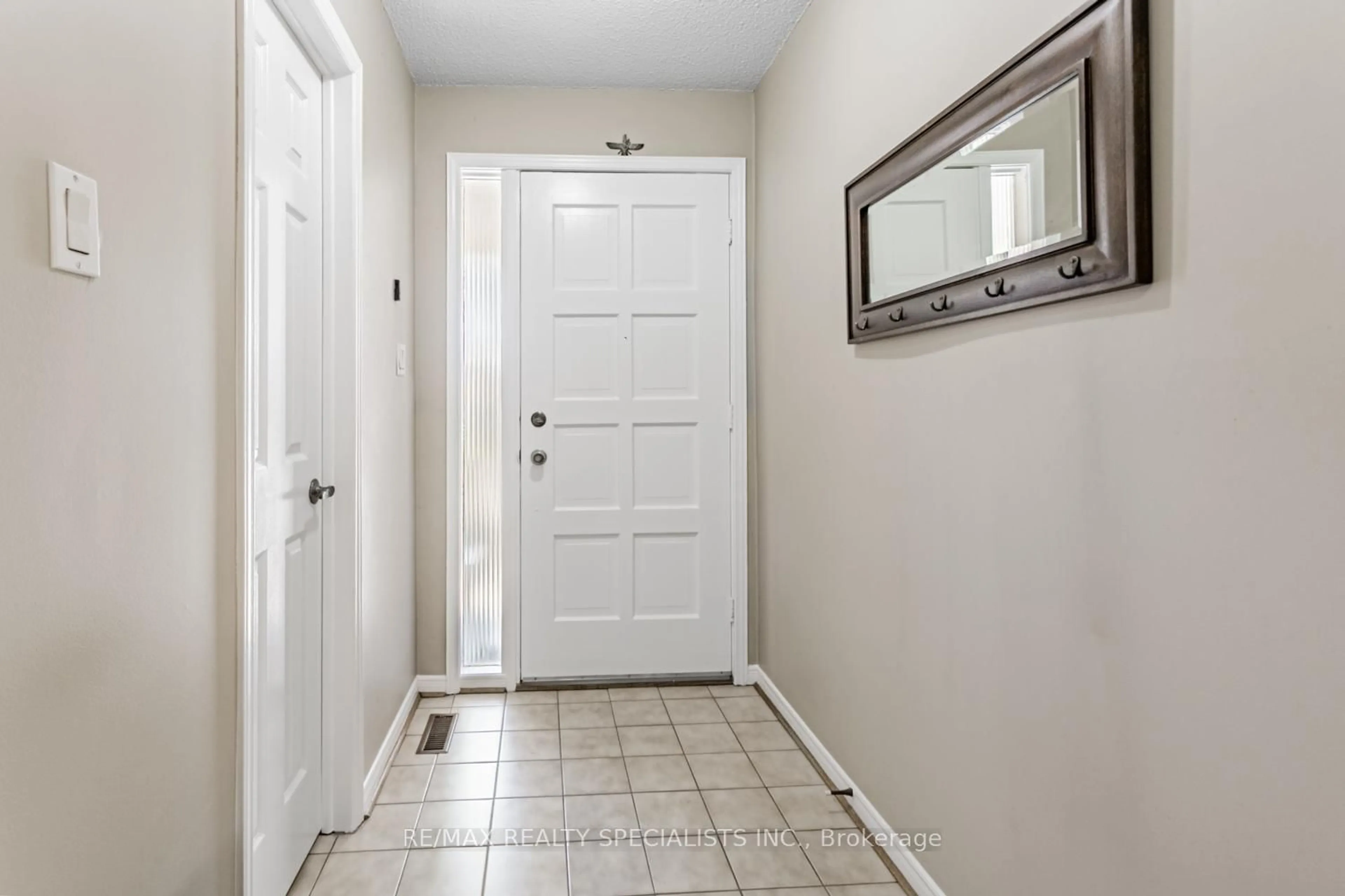 Indoor entryway for 12 Sonoma Way, Toronto Ontario M9V 4Y6
