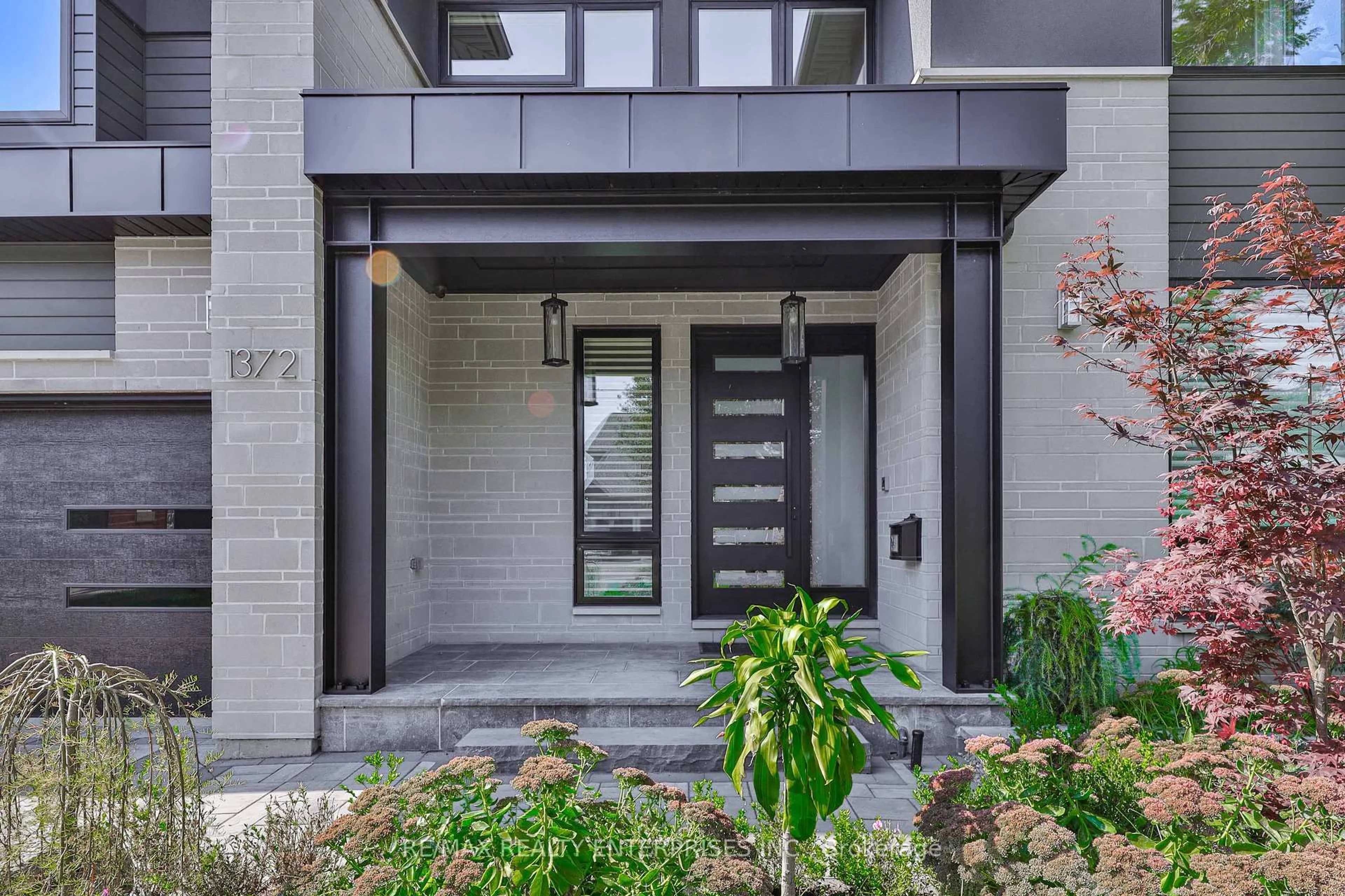 Indoor entryway for 1372 Kenmuir Ave, Mississauga Ontario L5G 4B4