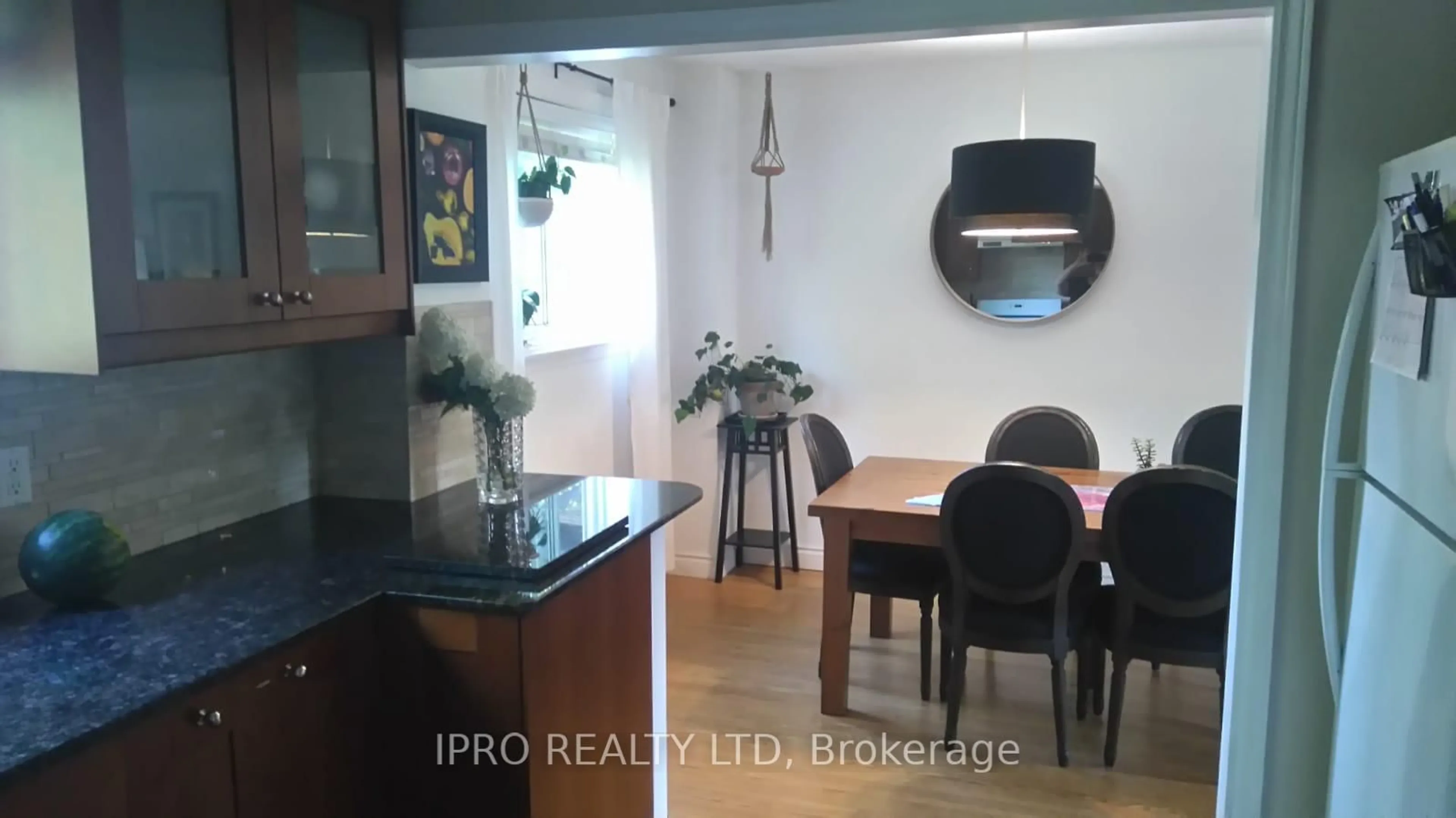 Dining room, wood/laminate floor for 62 Ambleside Dr, Brampton Ontario L6Y 1B9