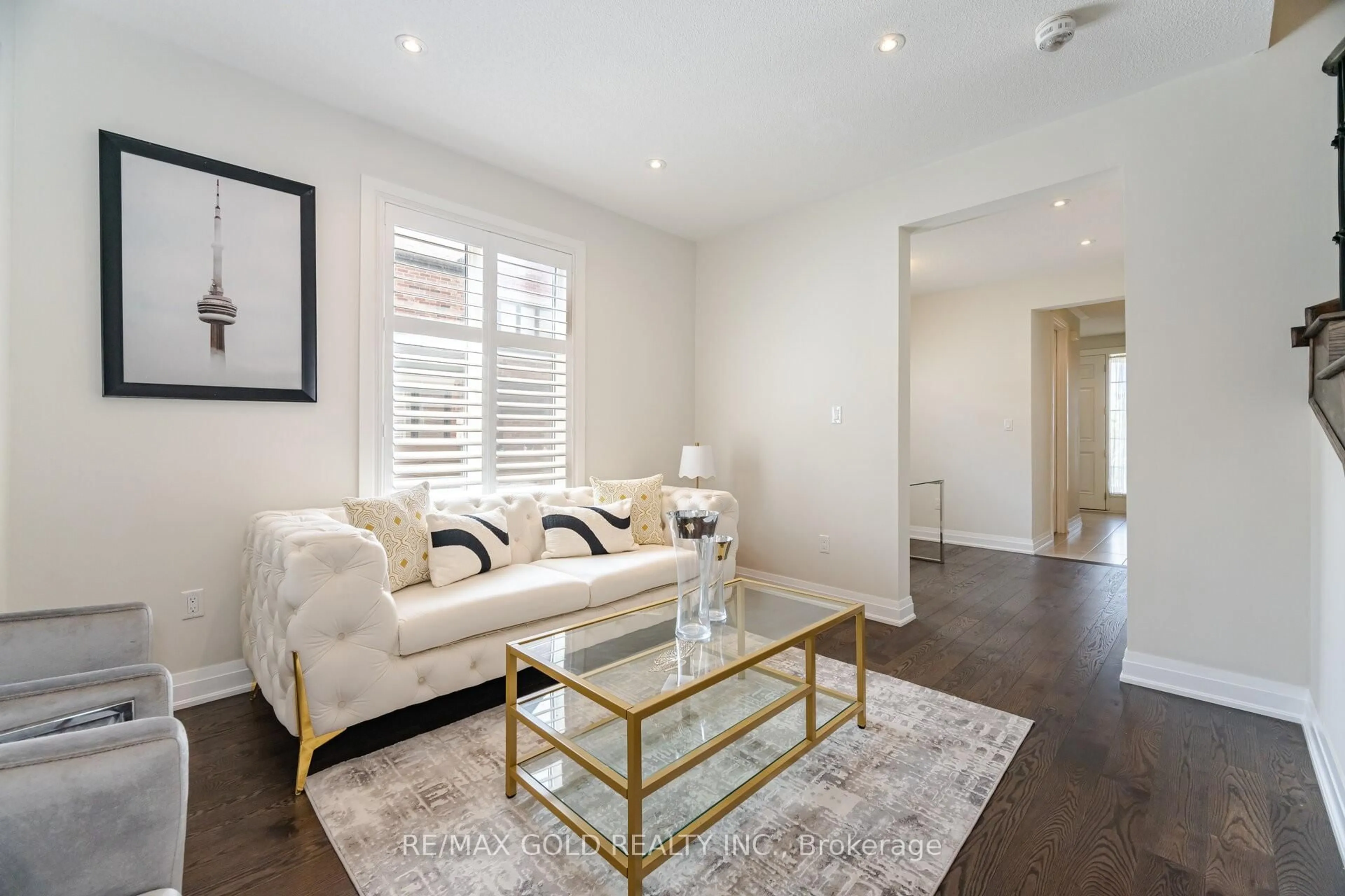 Living room with furniture, unknown for 209 Castle Oaks Crossing, Brampton Ontario L6P 3X3