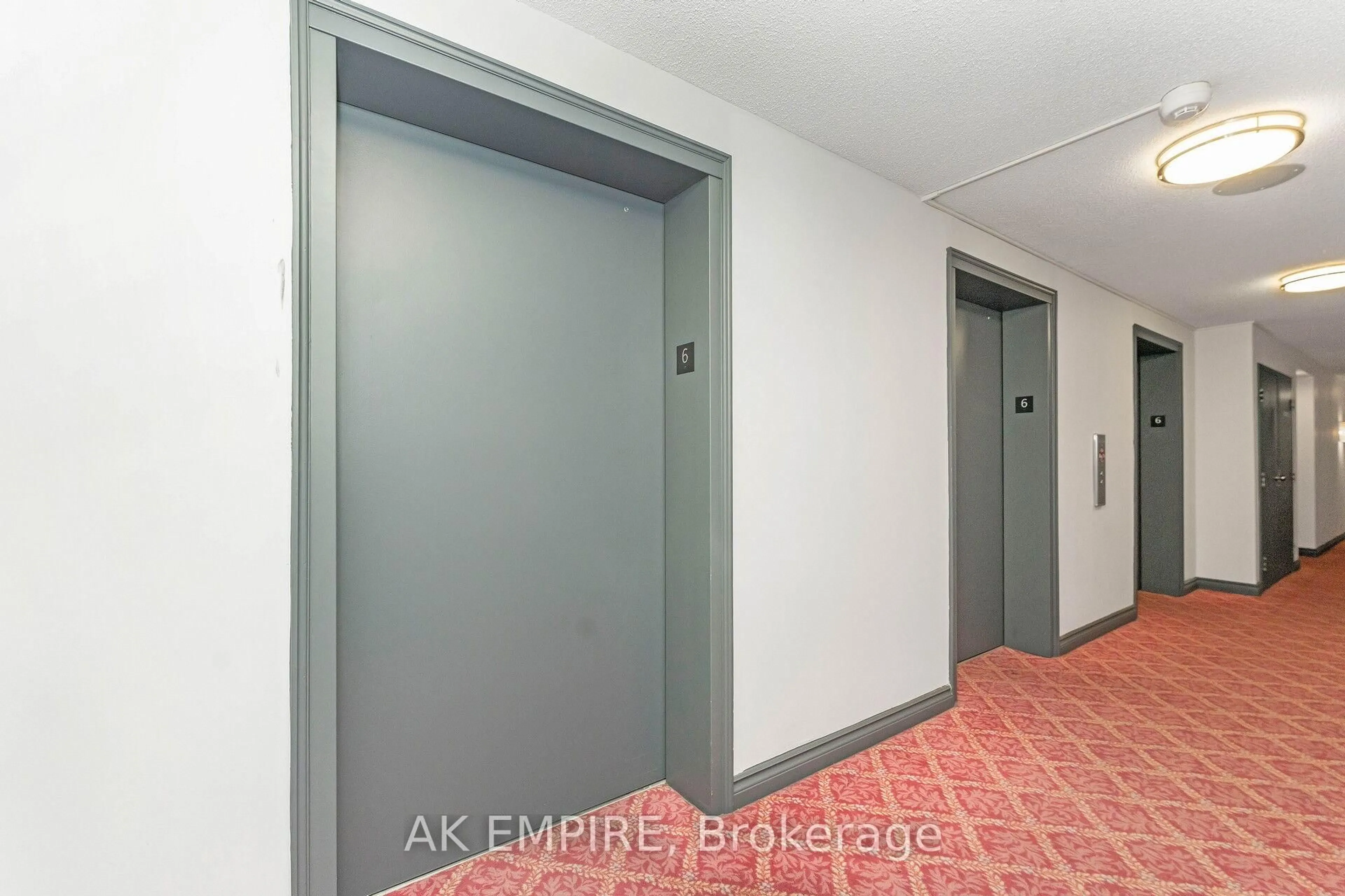 Indoor entryway for 250 Webb Dr #612, Mississauga Ontario L5B 3Z4