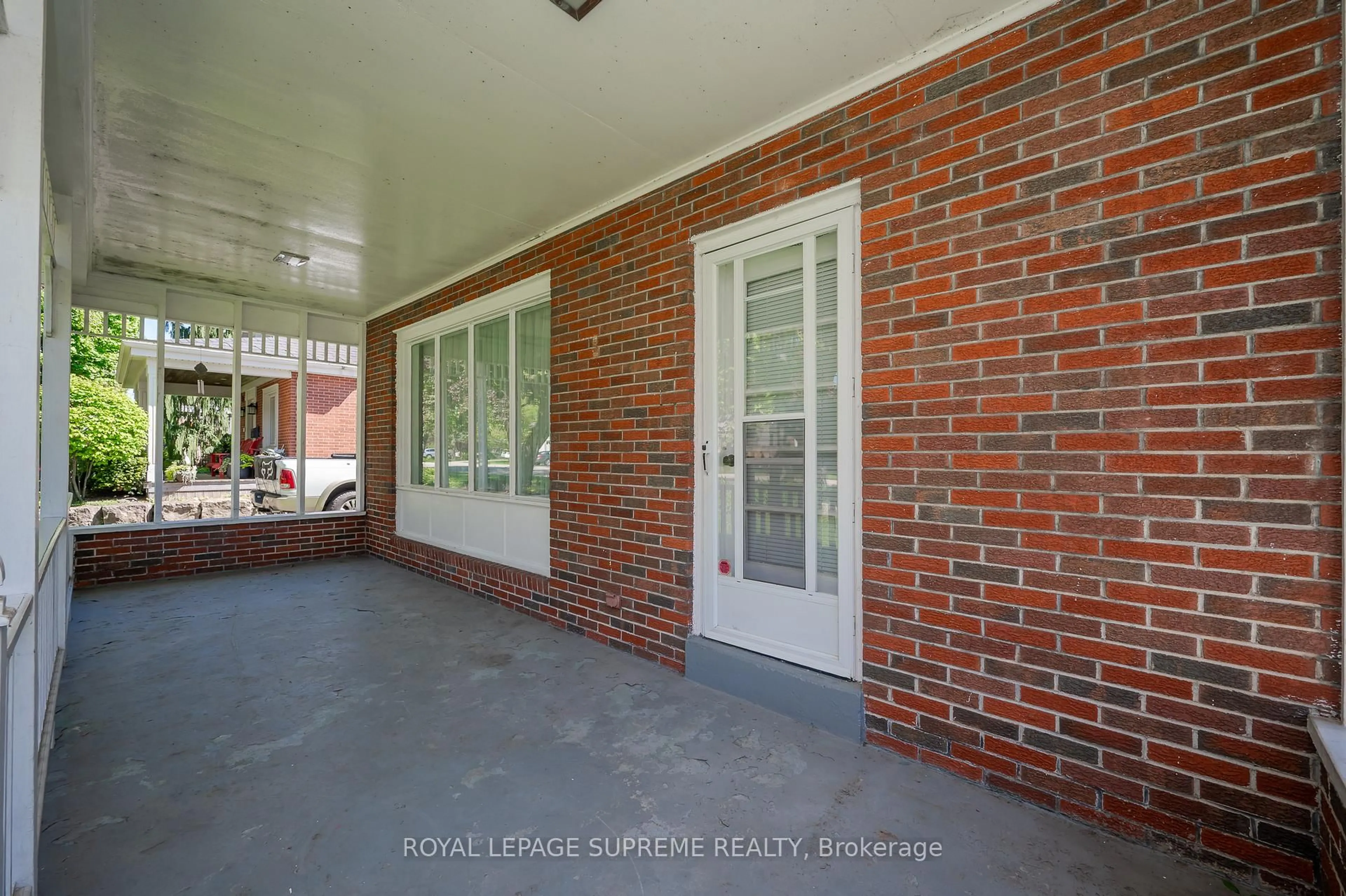 Unknown for 405 Stratheden Dr, Burlington Ontario L7R 2W6