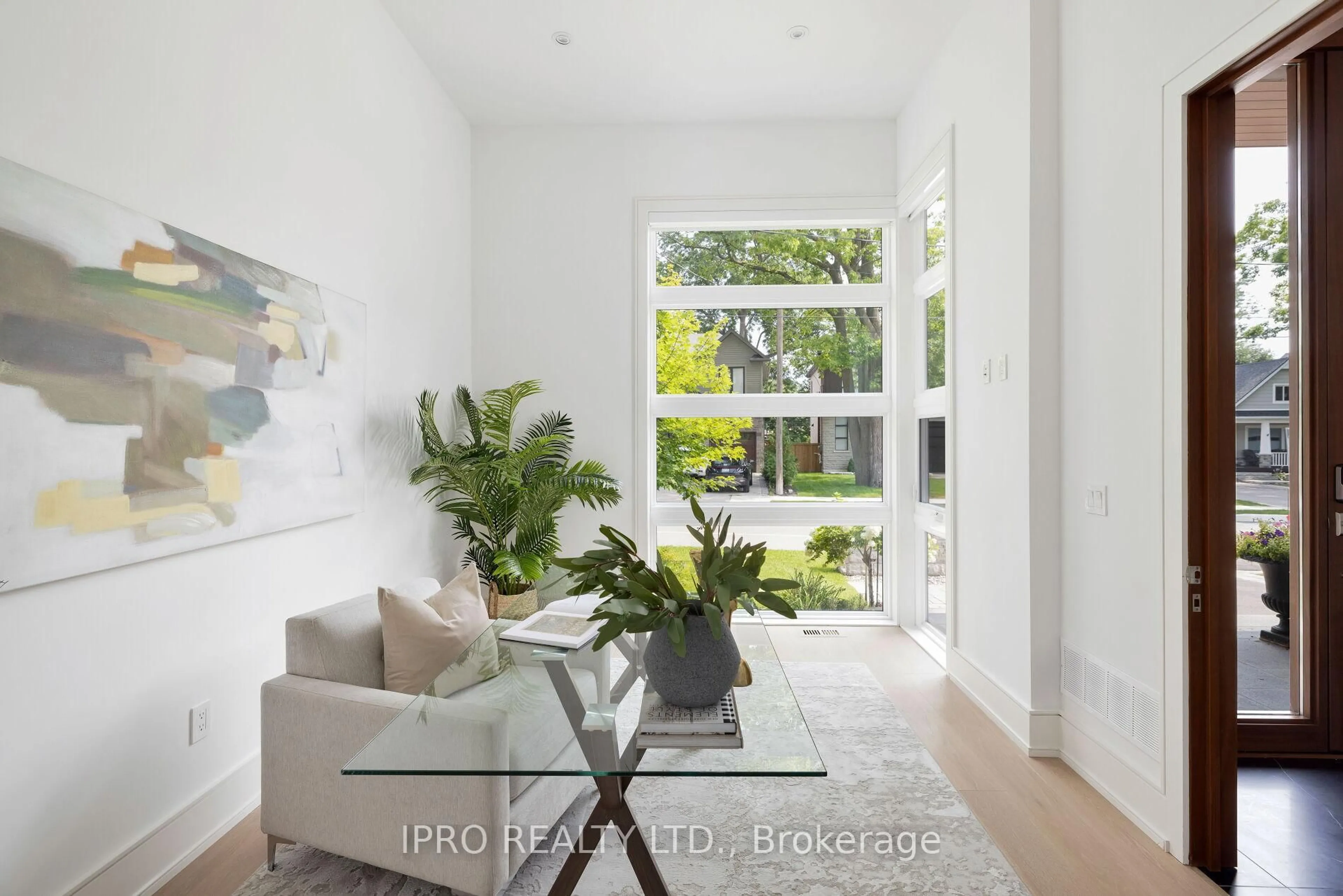 Indoor entryway for 418 Pine Cove Rd, Burlington Ontario L7N 1W5