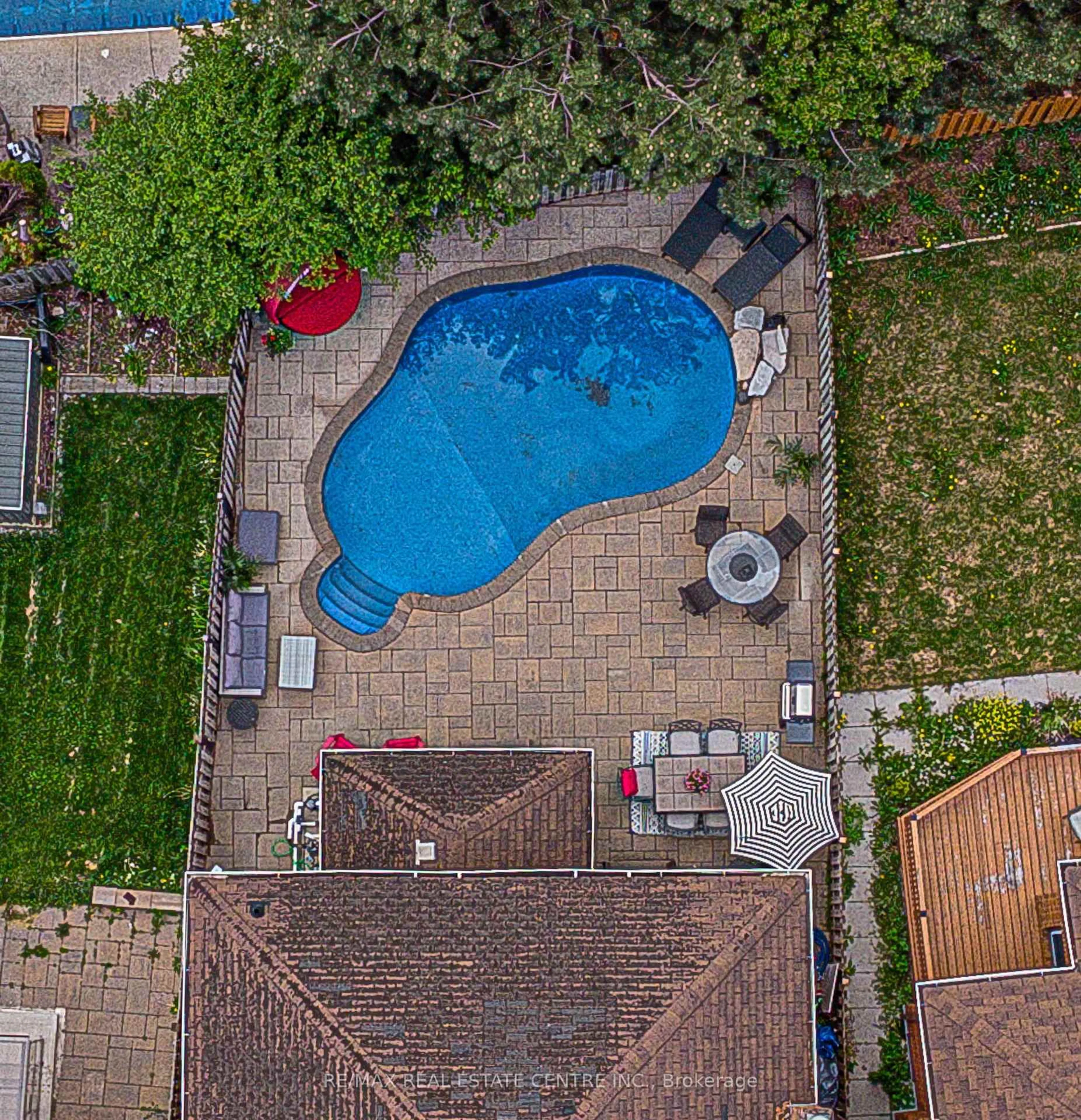 A pic from outside/outdoor area/front of a property/back of a property/a pic from drone, street for 59 Lord Simcoe Dr, Brampton Ontario L6S 5G7