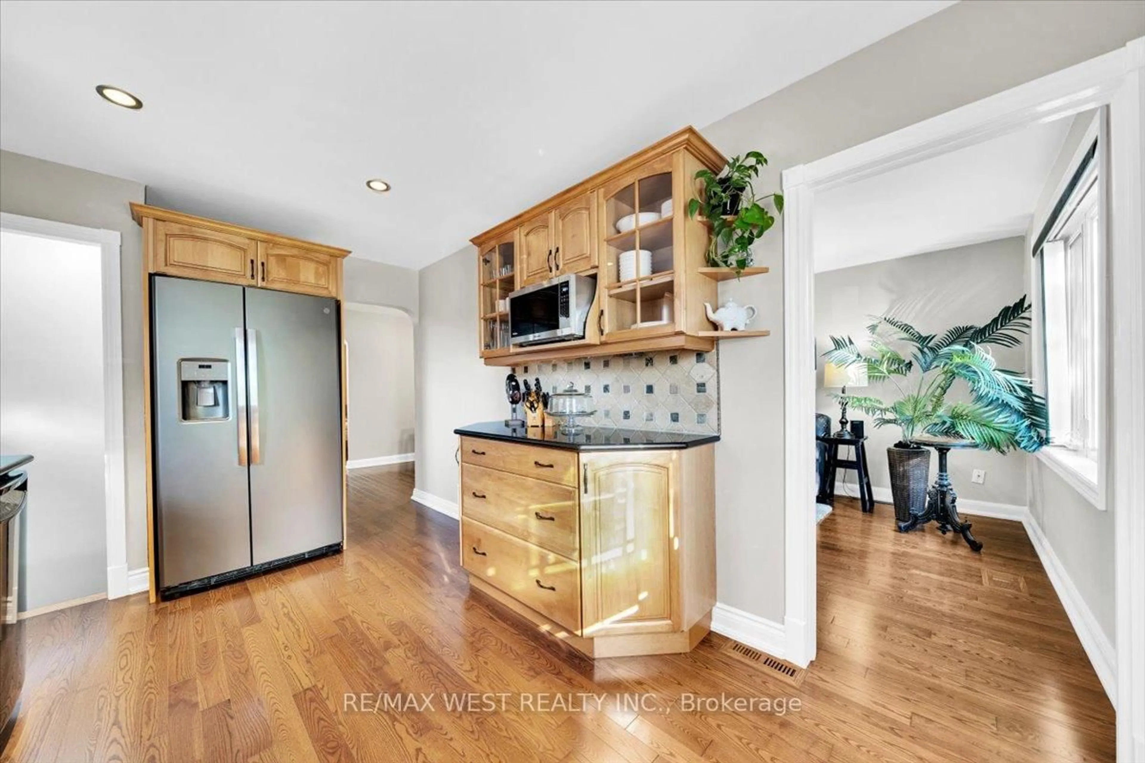 Open concept kitchen, unknown for 197 Gamma St, Toronto Ontario M8W 4G6