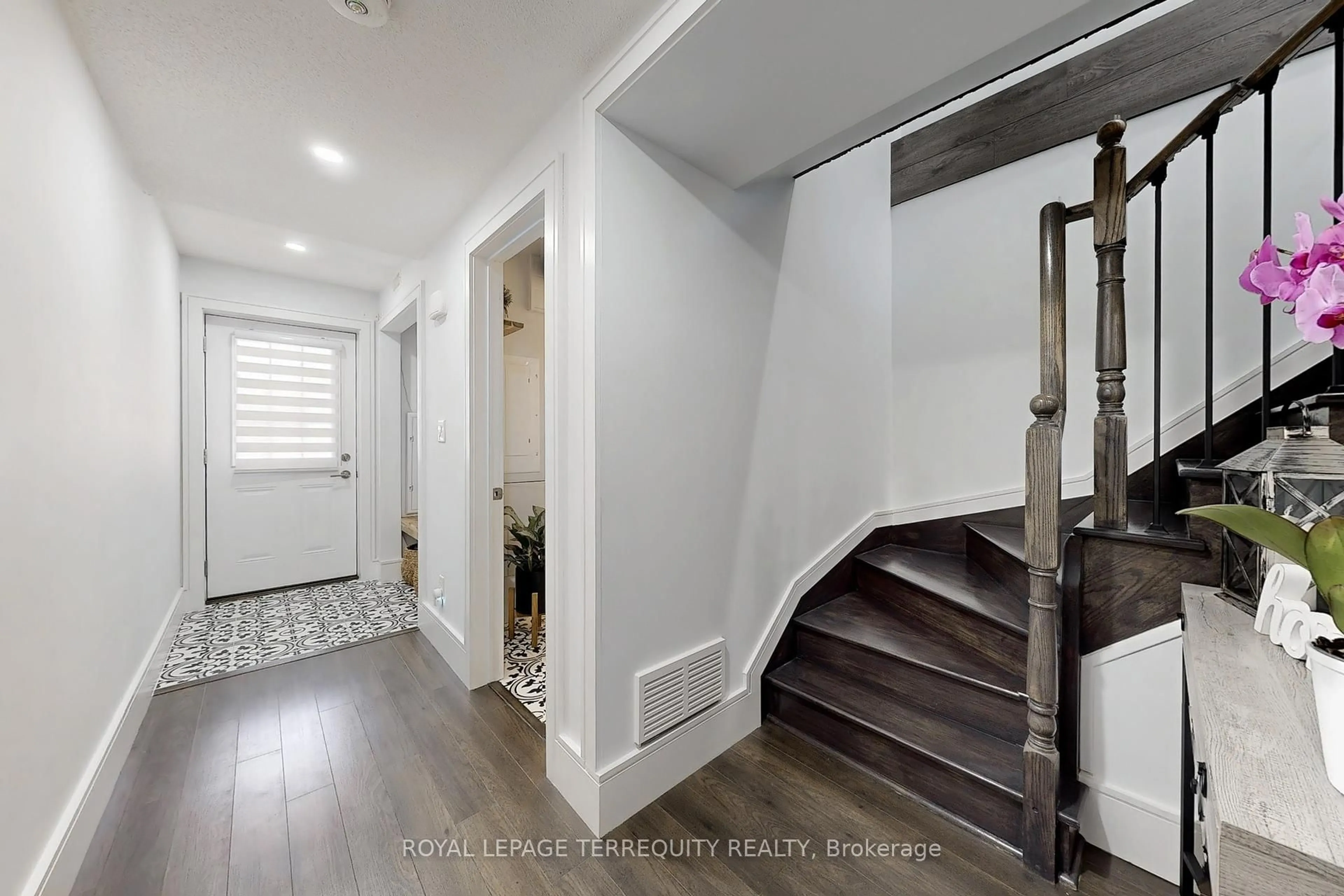 Indoor entryway for 15 Forbes Ave #2, Toronto Ontario M6M 0B5
