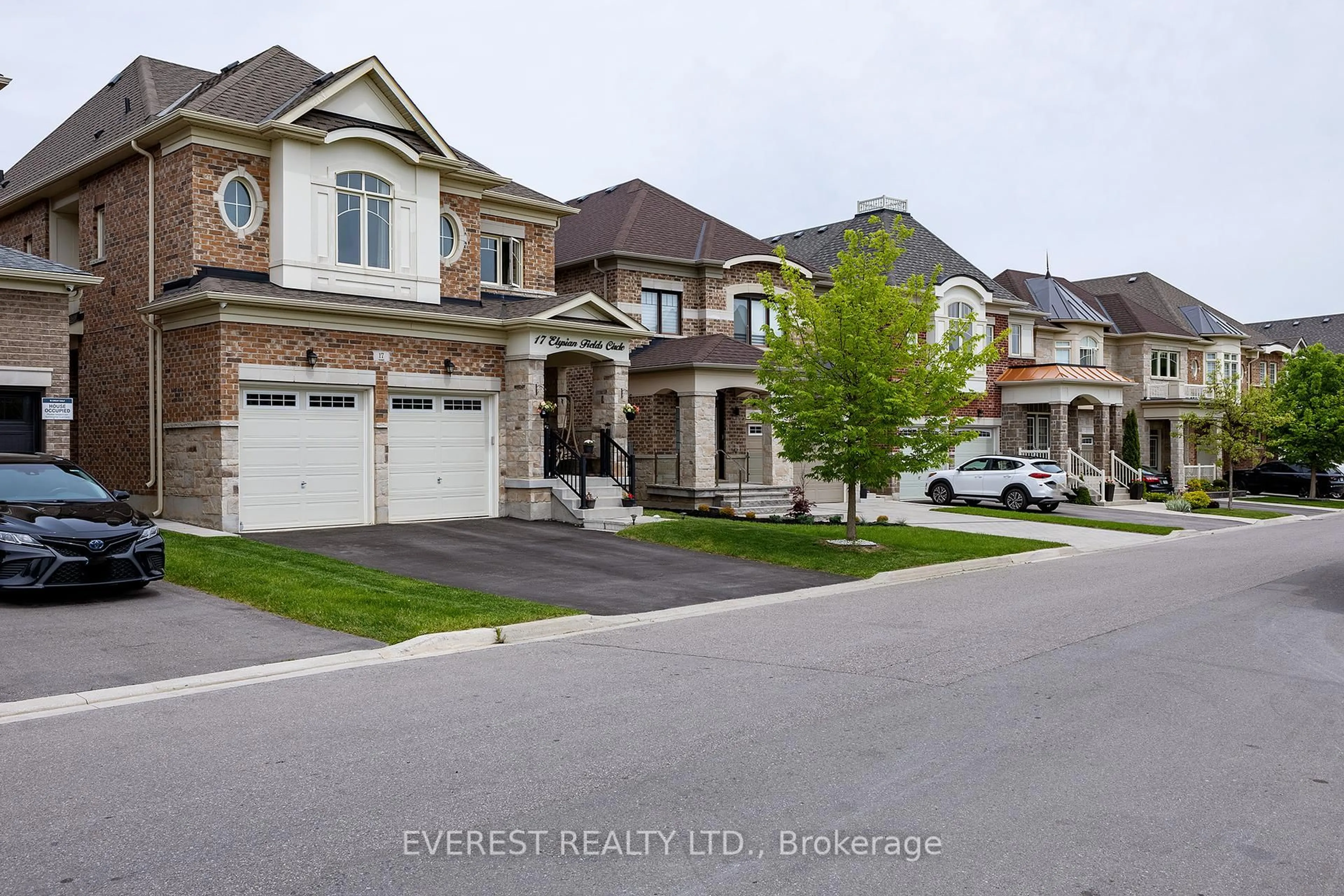 A pic from outside/outdoor area/front of a property/back of a property/a pic from drone, street for 17 Elysian Field Circ, Brampton Ontario L6Y 6E9