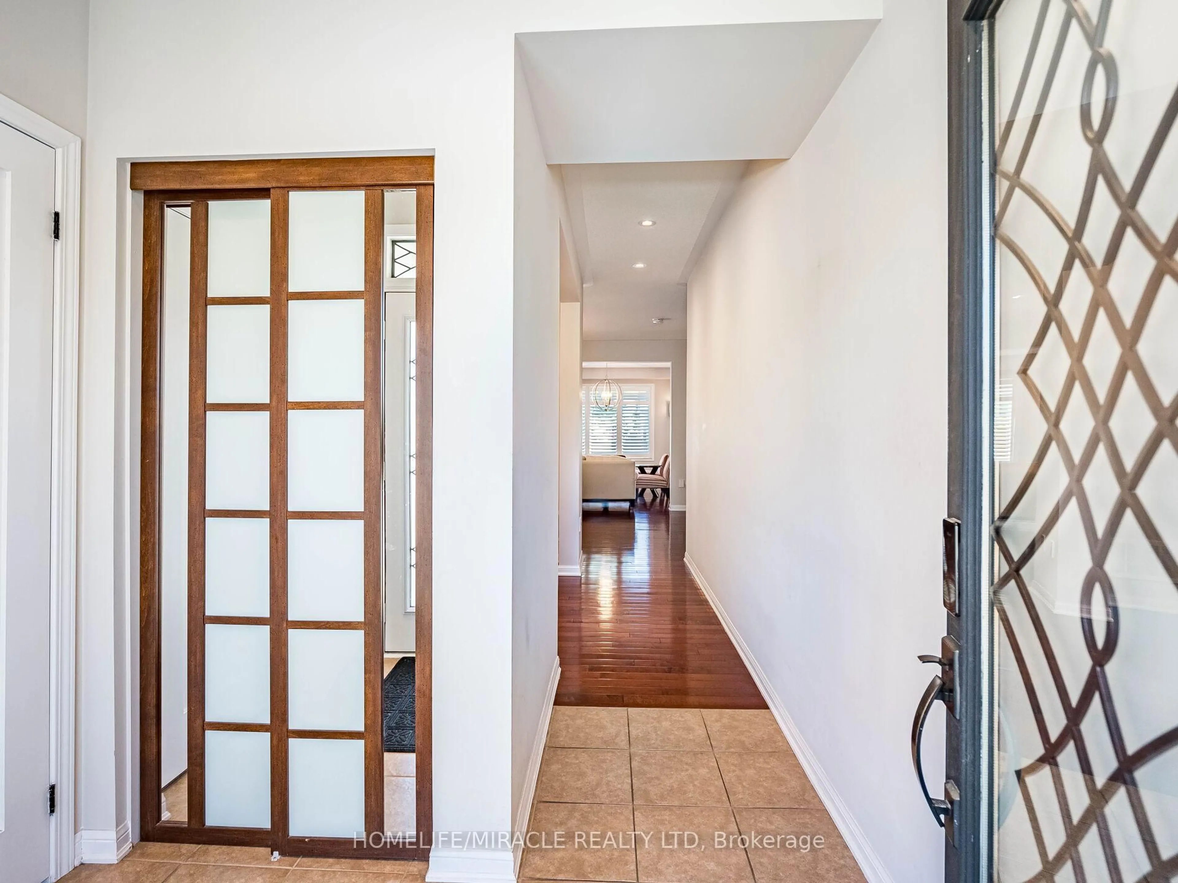 Indoor entryway for 825 Cahoun Terrace N/A, Milton Ontario L9T 7S1
