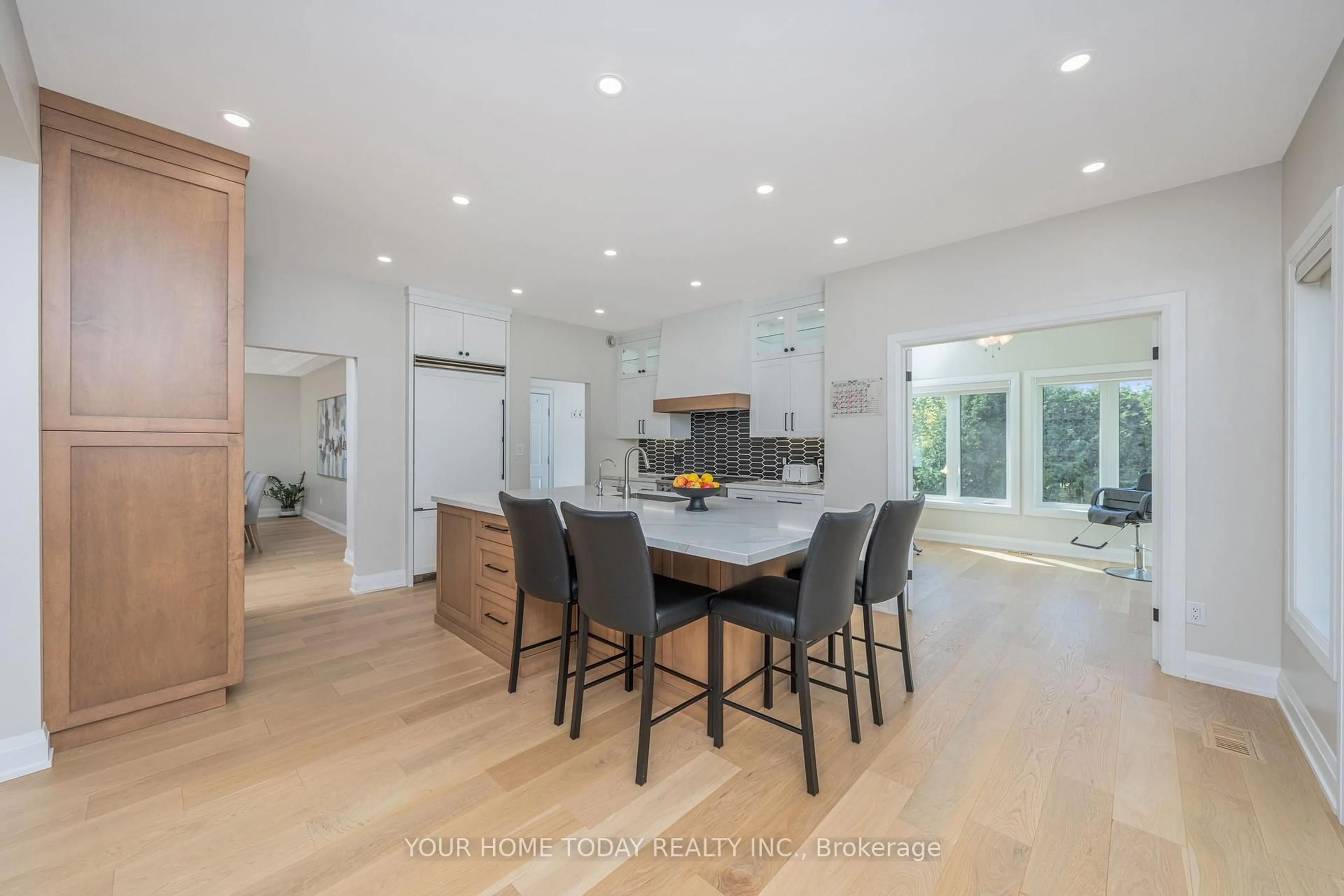 Open concept kitchen, unknown for 2 Morgan Dr, Halton Hills Ontario L7J 2L7