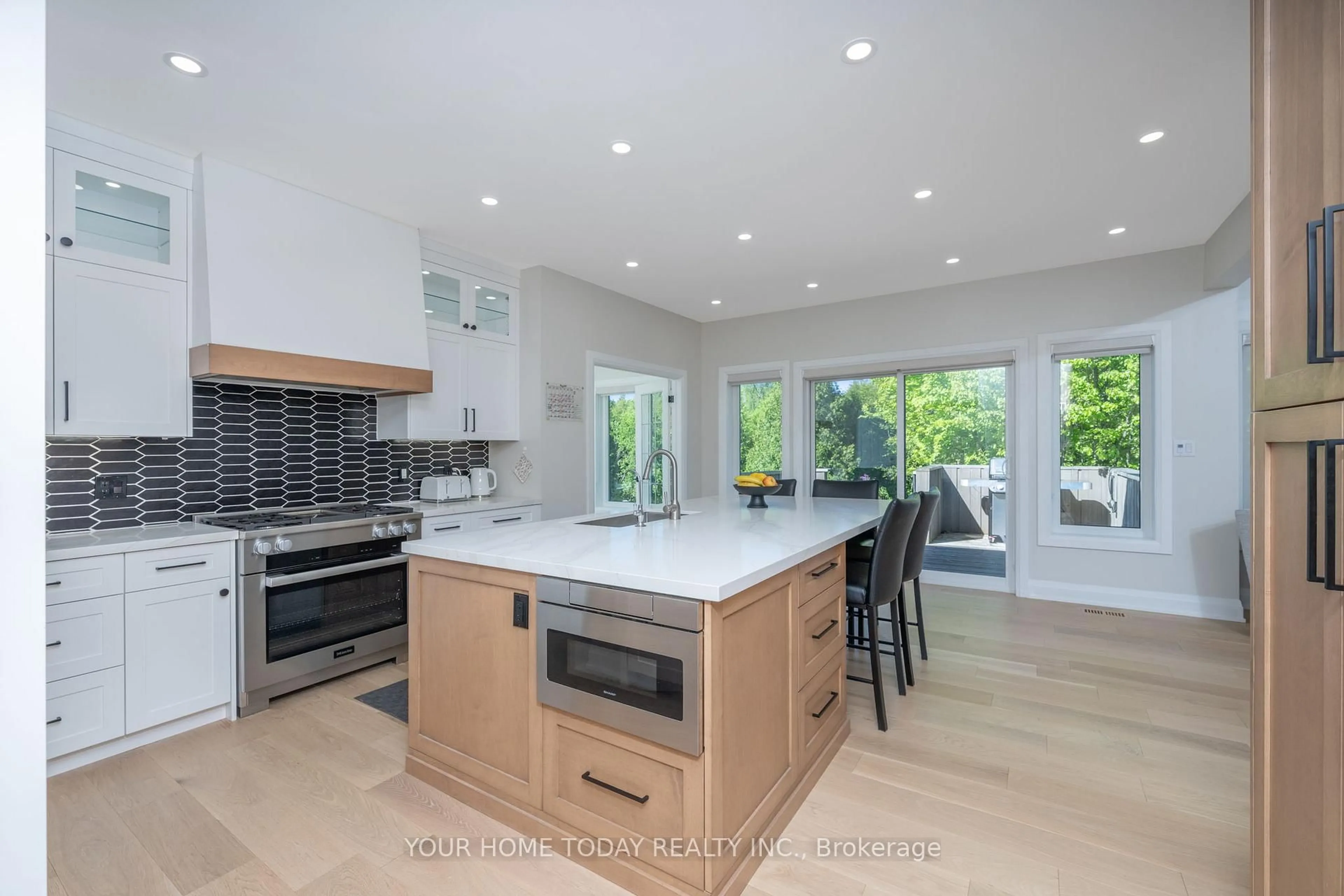Contemporary kitchen, unknown for 2 Morgan Dr, Halton Hills Ontario L7J 2L7