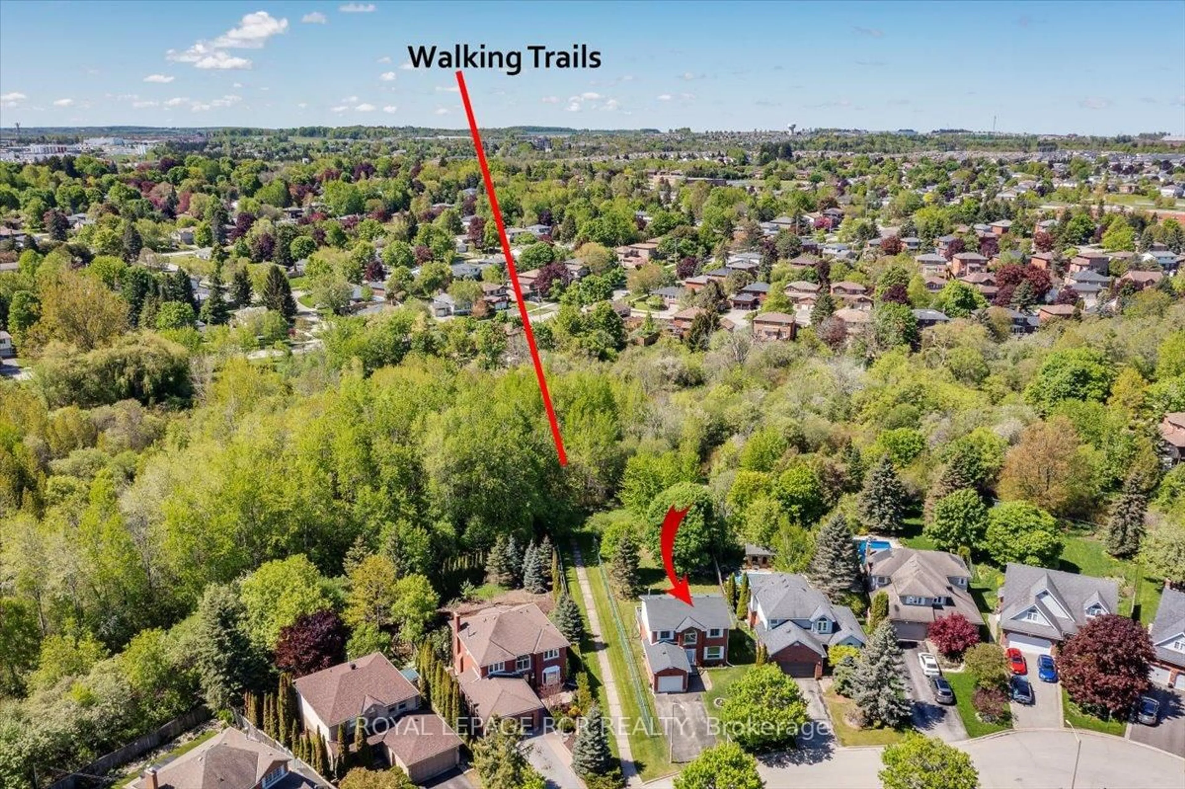 A pic from outside/outdoor area/front of a property/back of a property/a pic from drone, unknown for 229 Elmwood Cres, Orangeville Ontario L9W 4T4