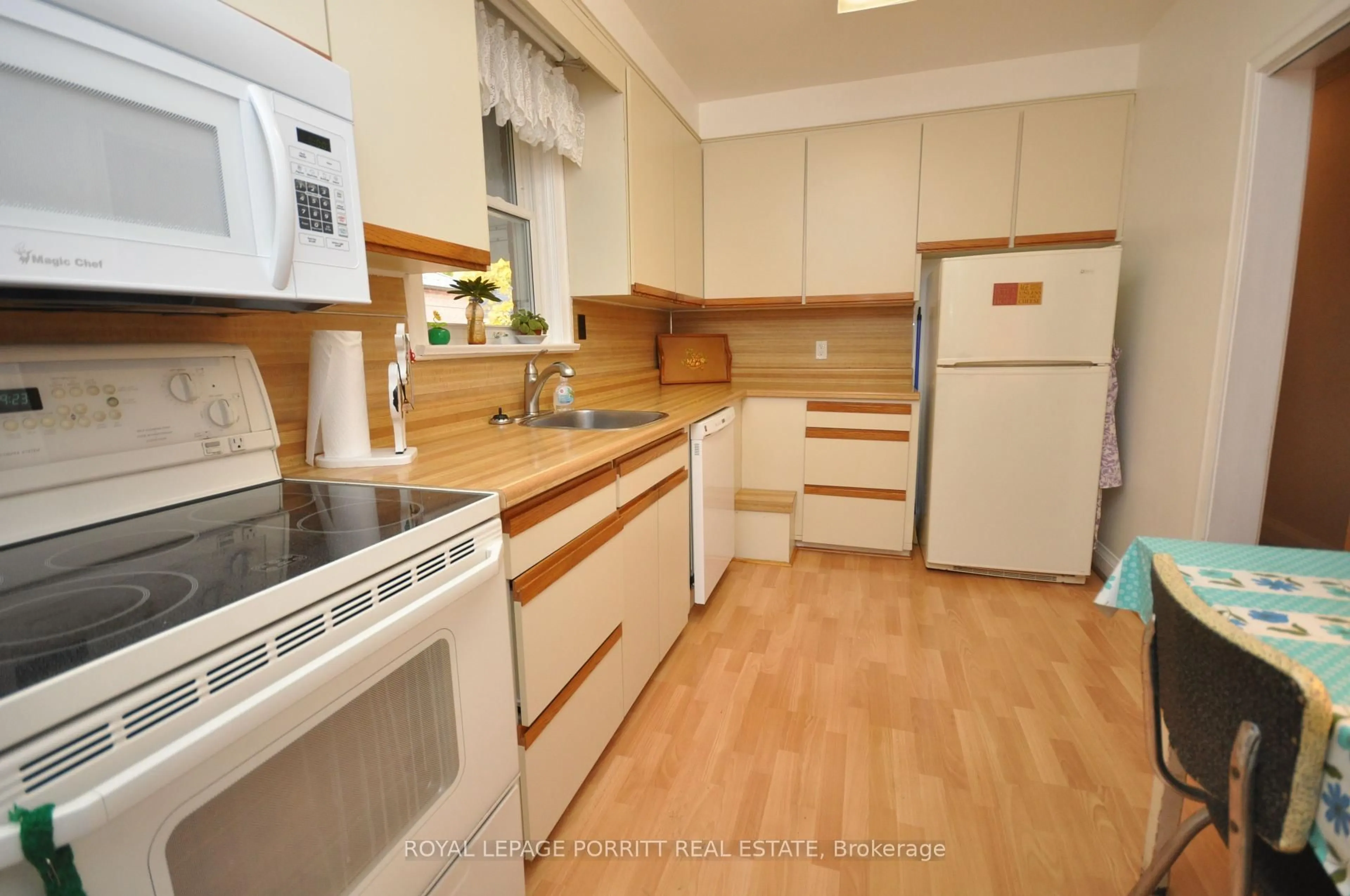 Standard kitchen, unknown for 42 Ecker Dr, Toronto Ontario M8W 2P4