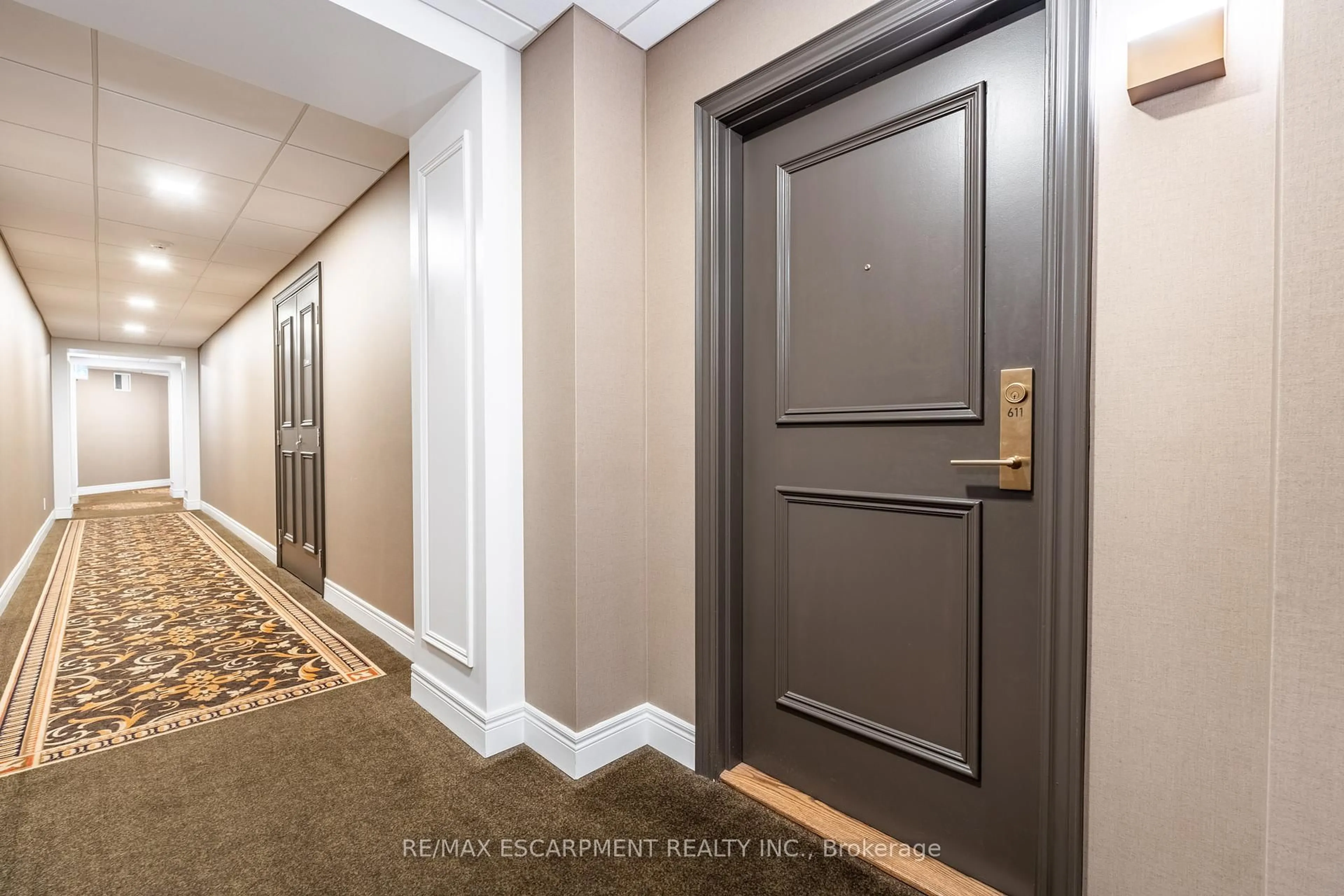 Indoor entryway for 399 Elizabeth St #611, Burlington Ontario L7R 0A4