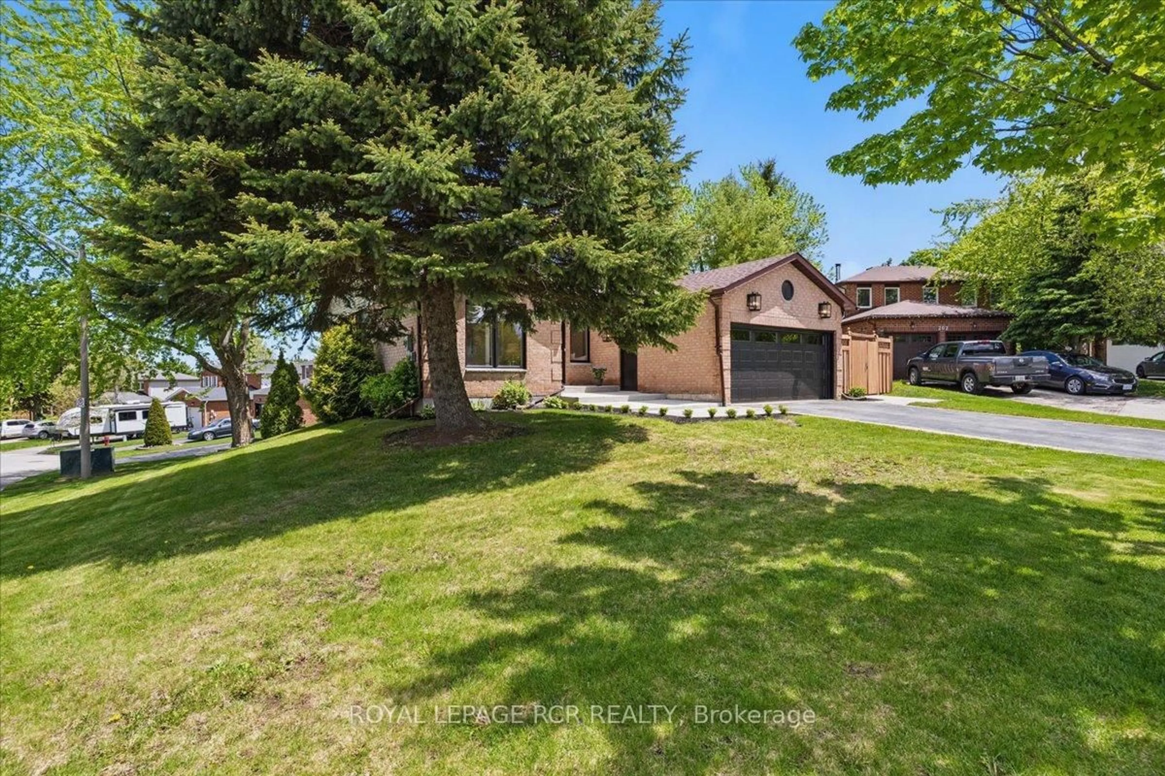A pic from outside/outdoor area/front of a property/back of a property/a pic from drone, water/lake/river/ocean view for 200 Jull Crt, Orangeville Ontario L9W 4M8
