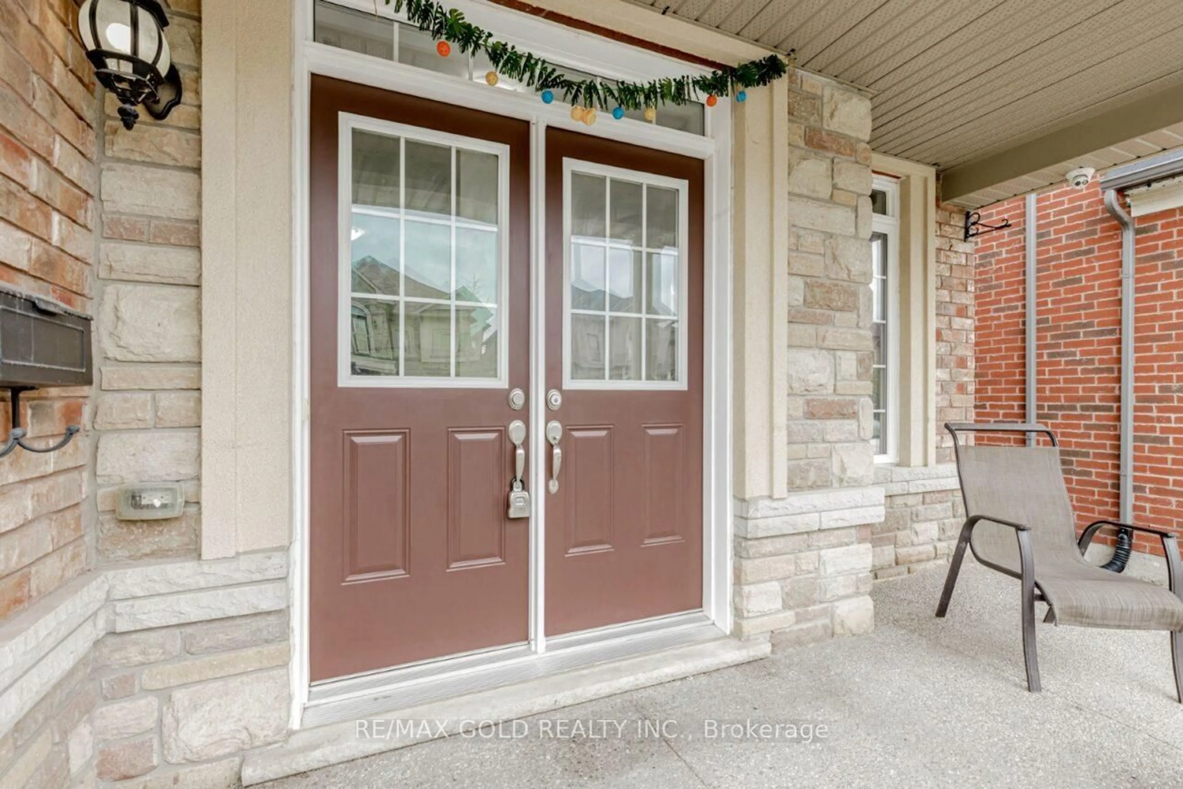 Indoor entryway for 74 Bucksaw St, Brampton Ontario L7A 4R3