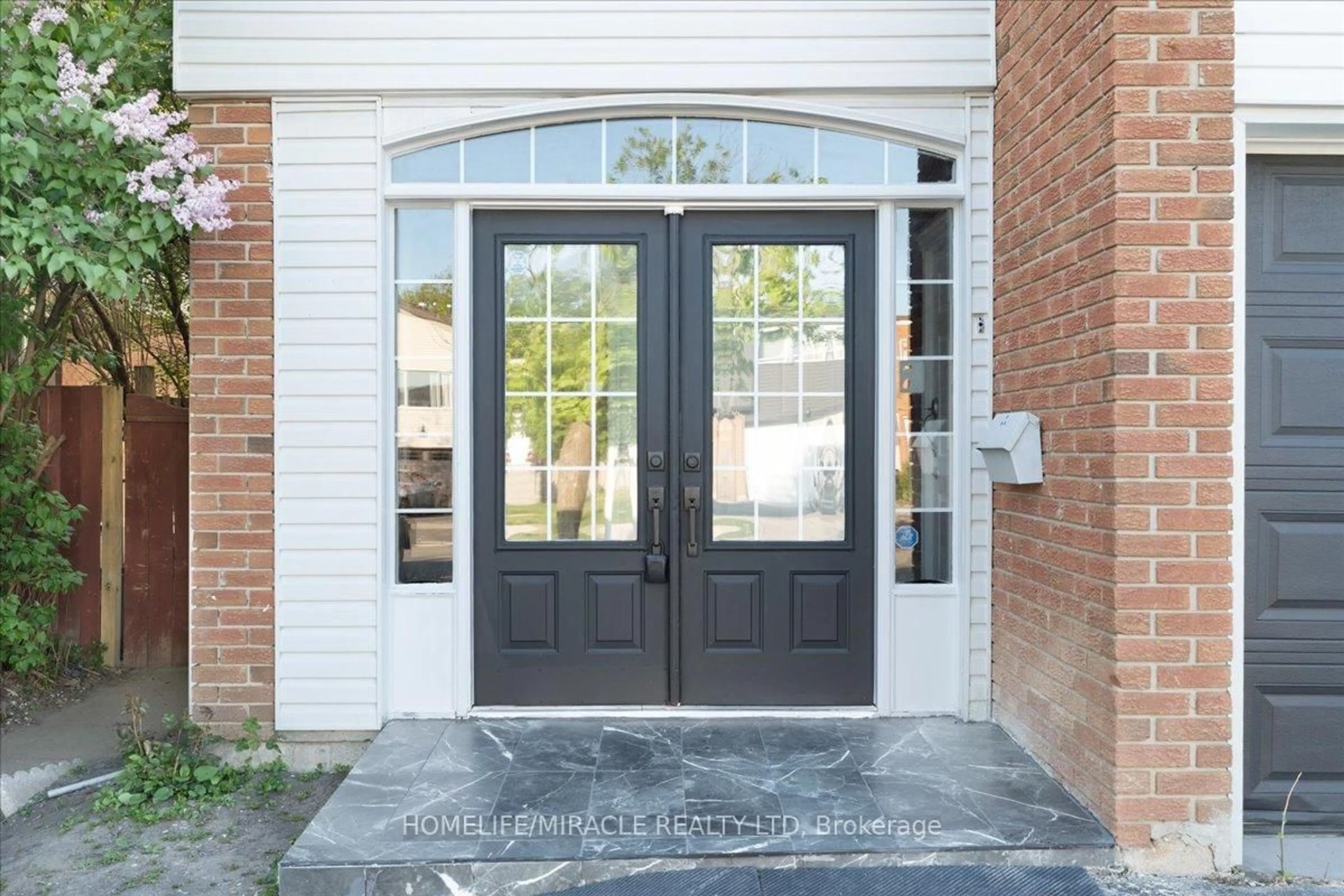 Indoor entryway for 41 Horne Dr, Brampton Ontario L6V 2V2