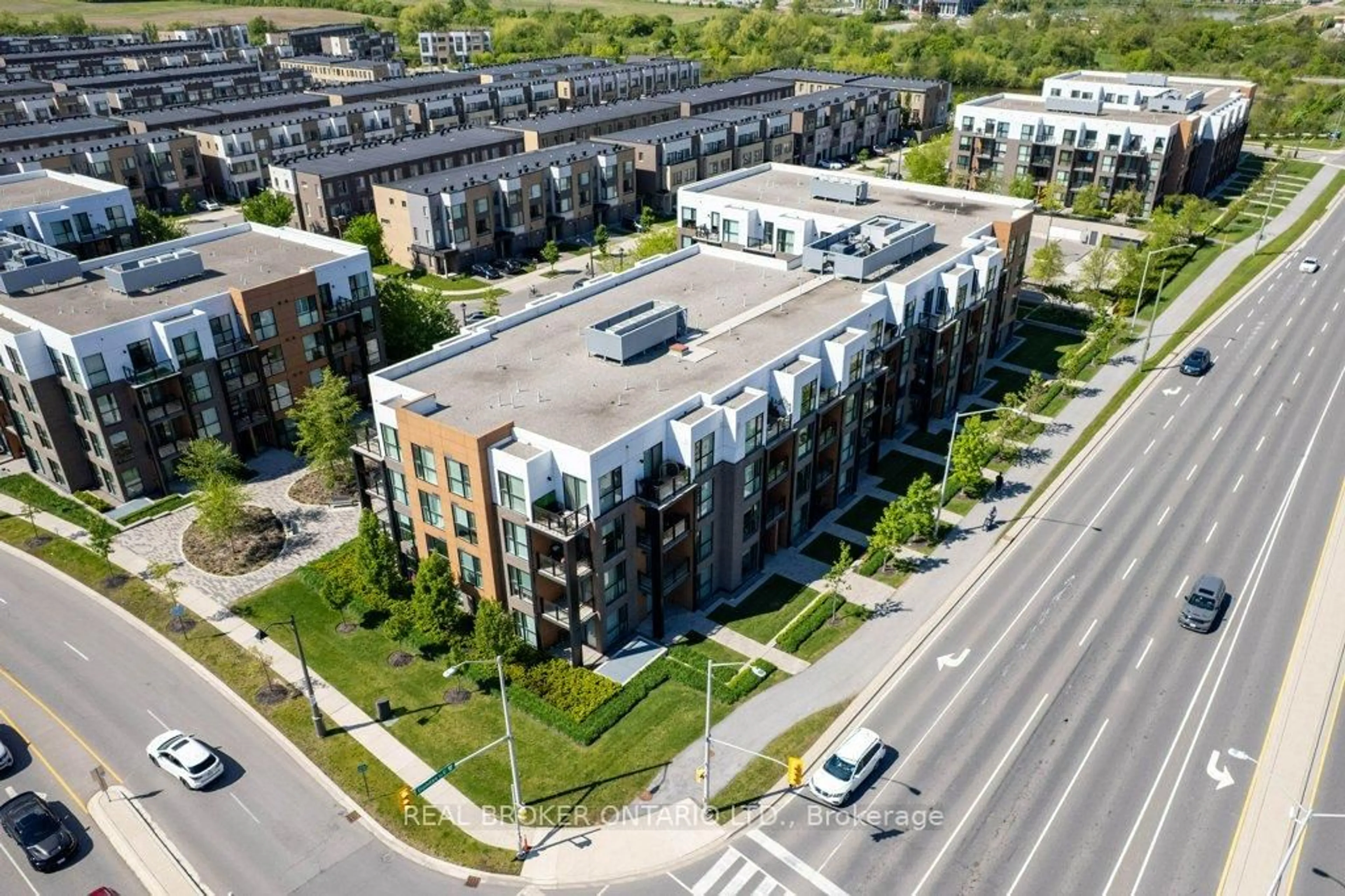A pic from outside/outdoor area/front of a property/back of a property/a pic from drone, street for 168 Sabina Dr #118, Oakville Ontario L6H 0W5