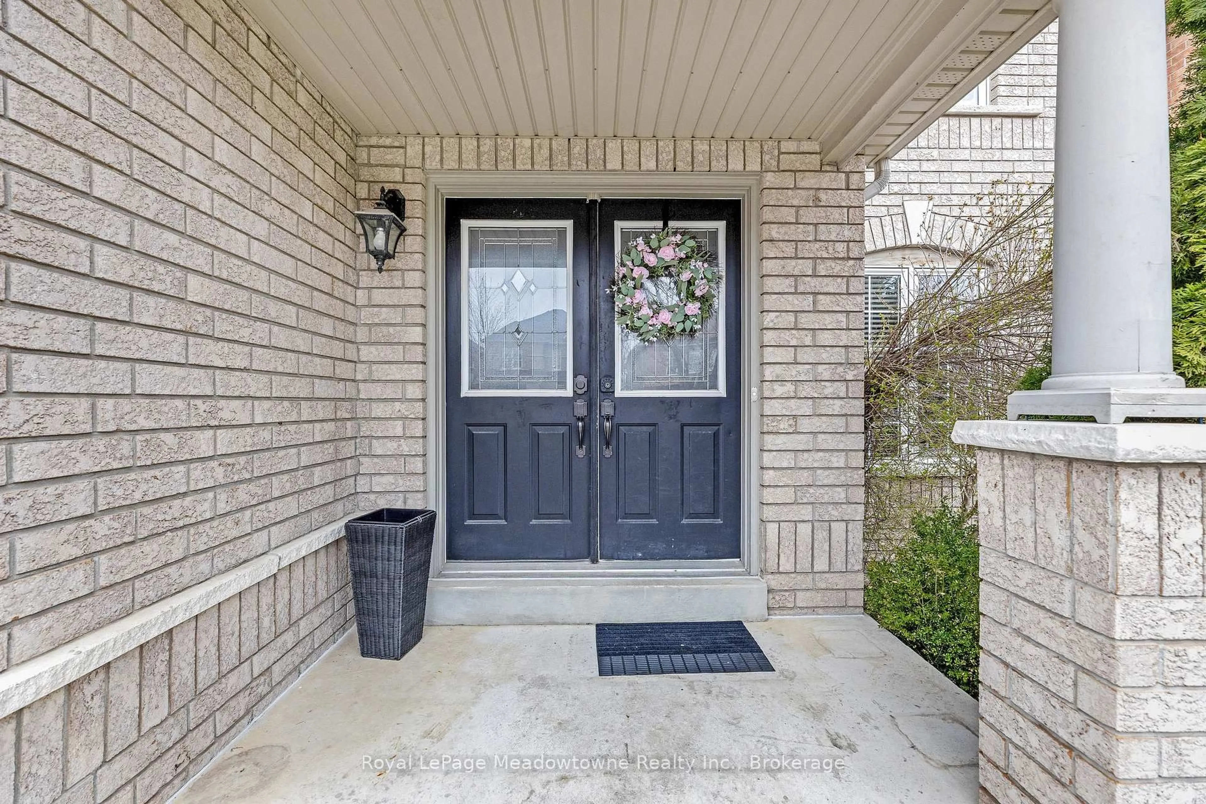 Indoor entryway for 13 Robarts Dr, Milton Ontario L9T 5P8