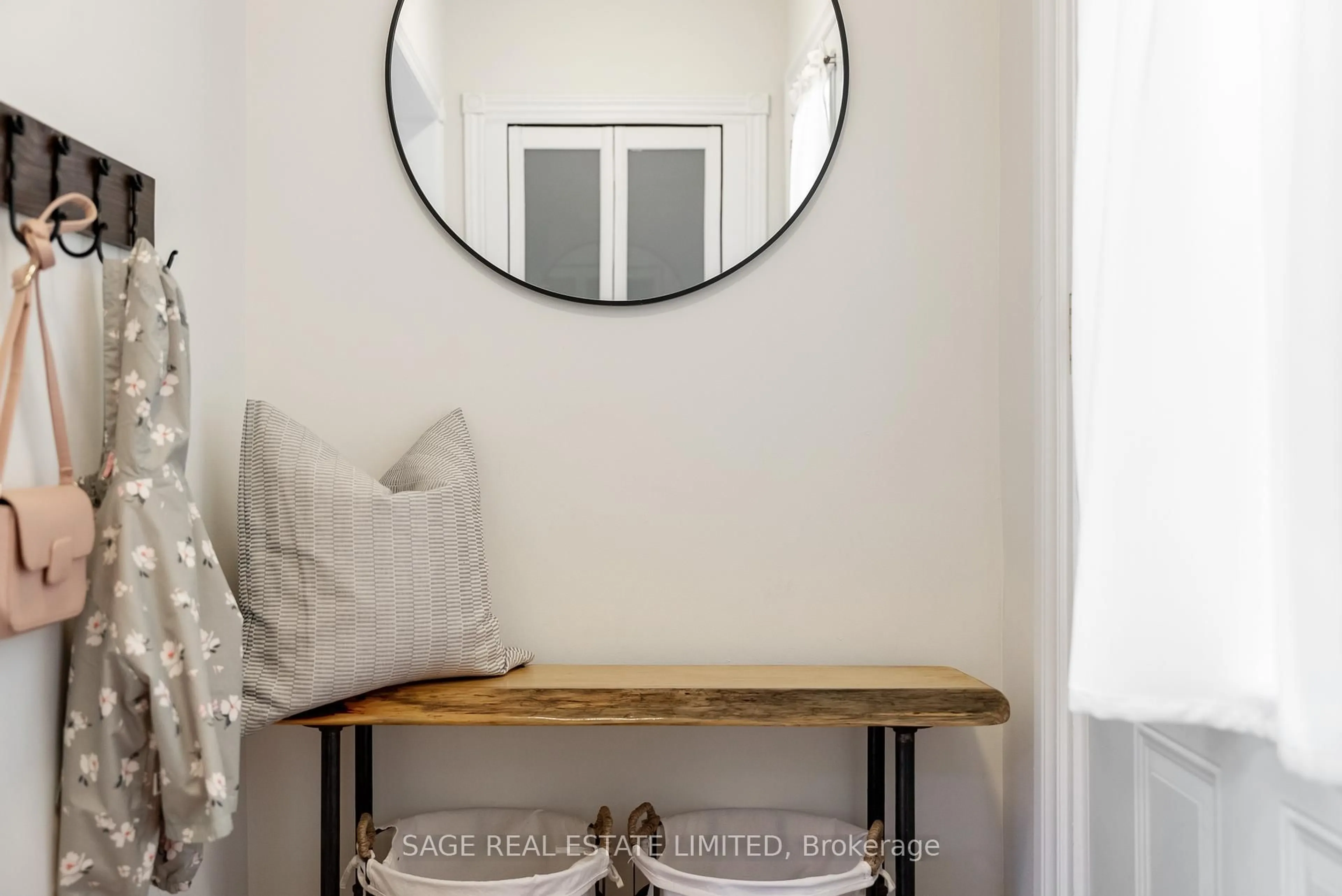 Indoor entryway for 4047 Old Dundas St, Toronto Ontario M6S 2R5