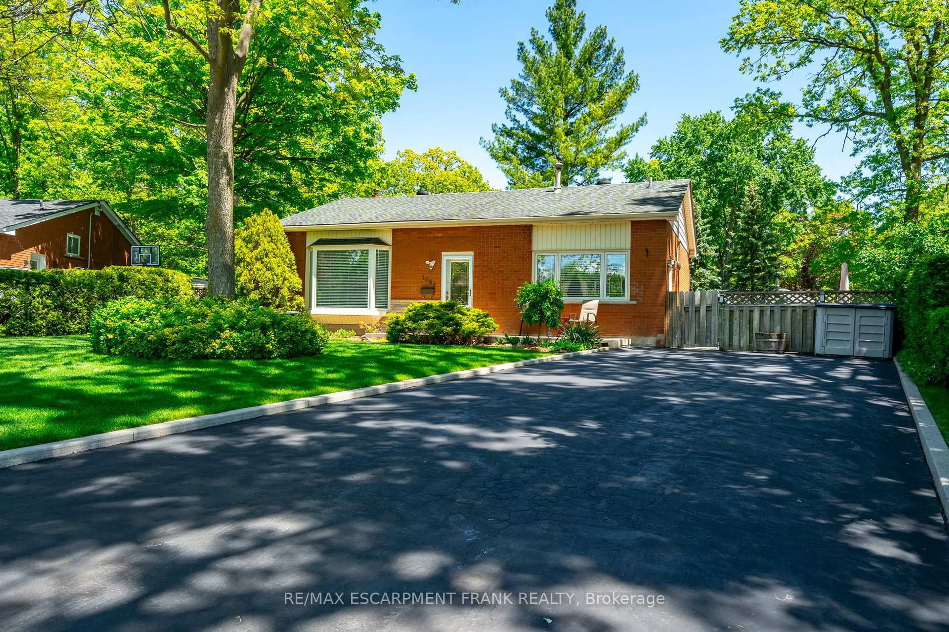 Home with brick exterior material, street for 1293 Dunbar Rd, Burlington Ontario L7P 2K1