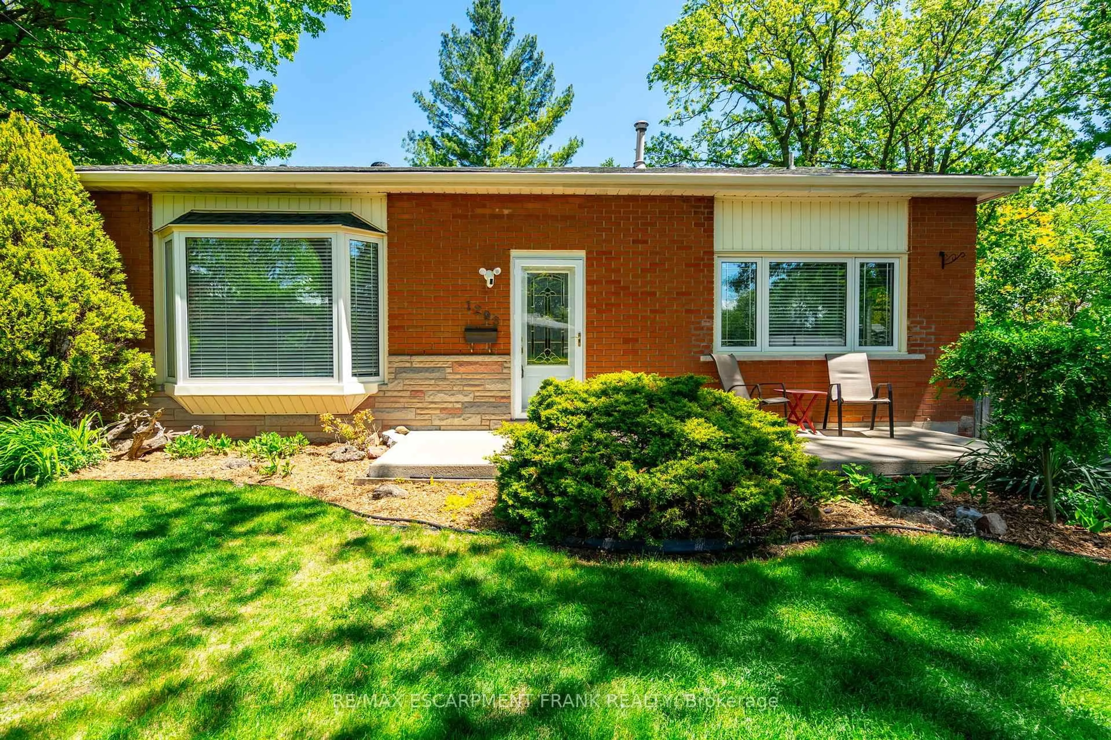 Home with brick exterior material, street for 1293 Dunbar Rd, Burlington Ontario L7P 2K1