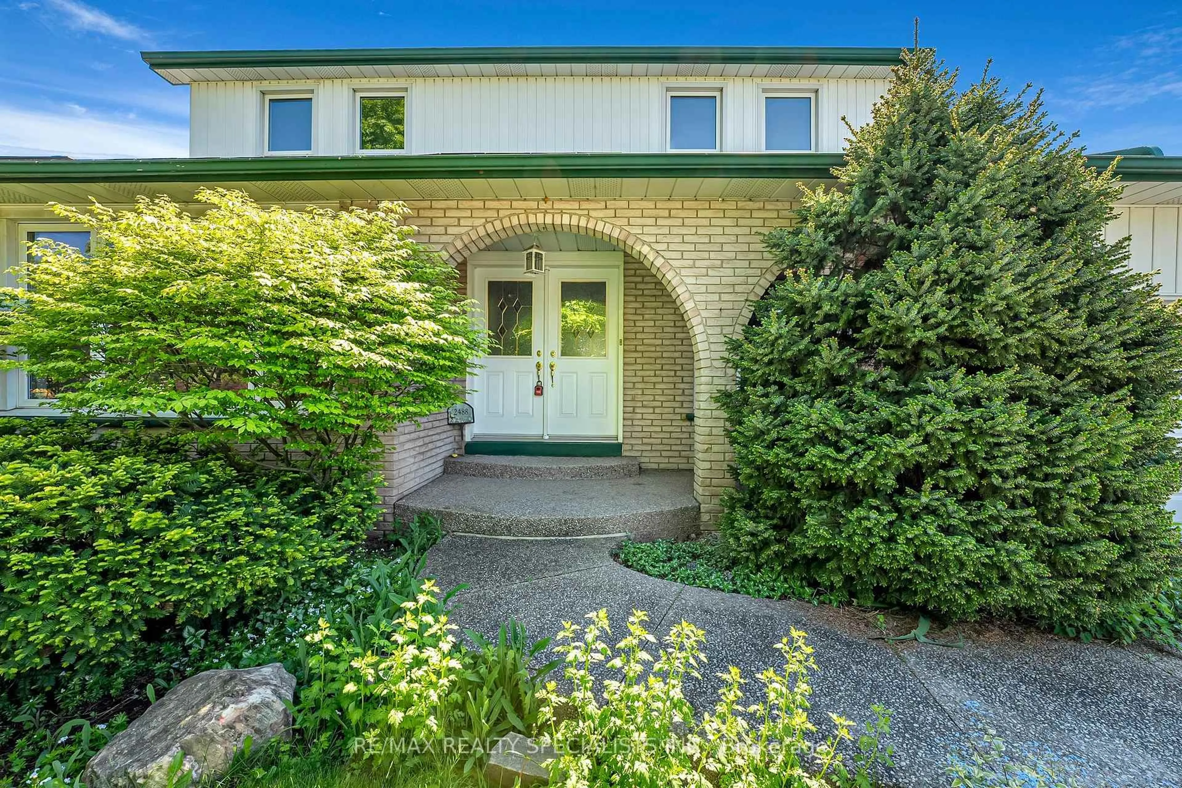 Unknown for 2488 Waterford St, Oakville Ontario L6L 5E6
