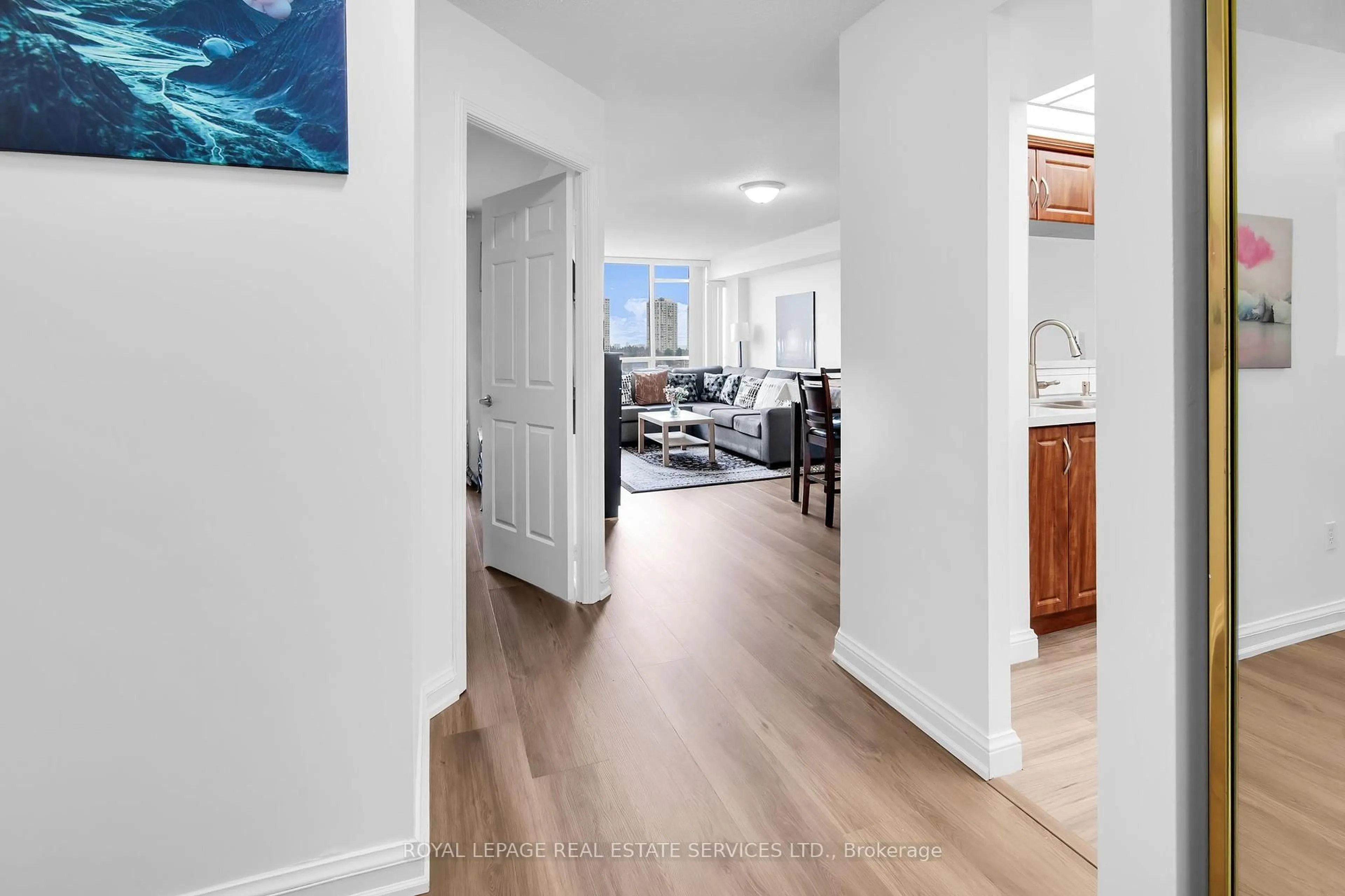 Indoor entryway for 24 Hanover Rd #708, Brampton Ontario L6S 5K8