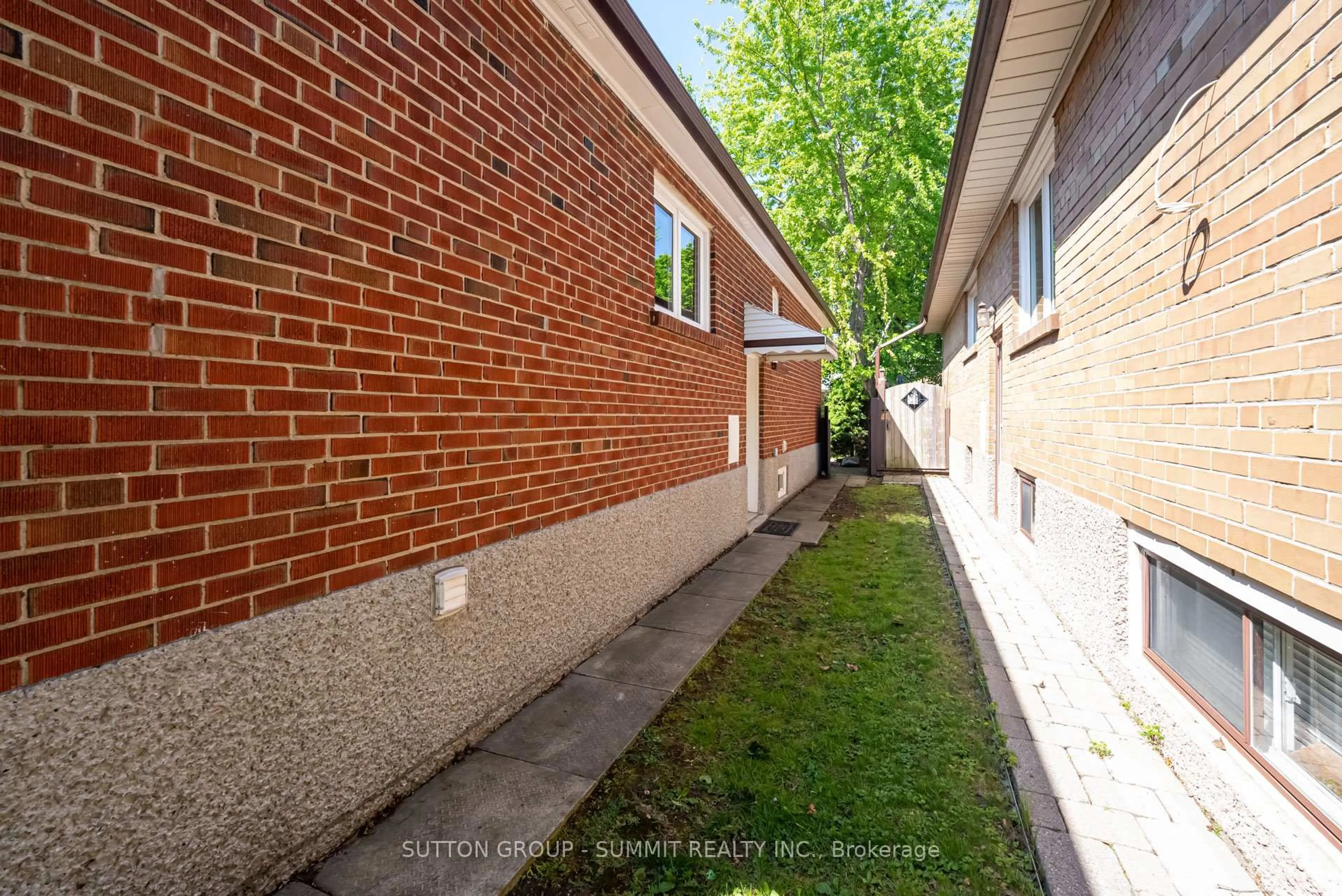 Patio, street for 47 RAYSIDE Dr, Toronto Ontario M9C 1S9
