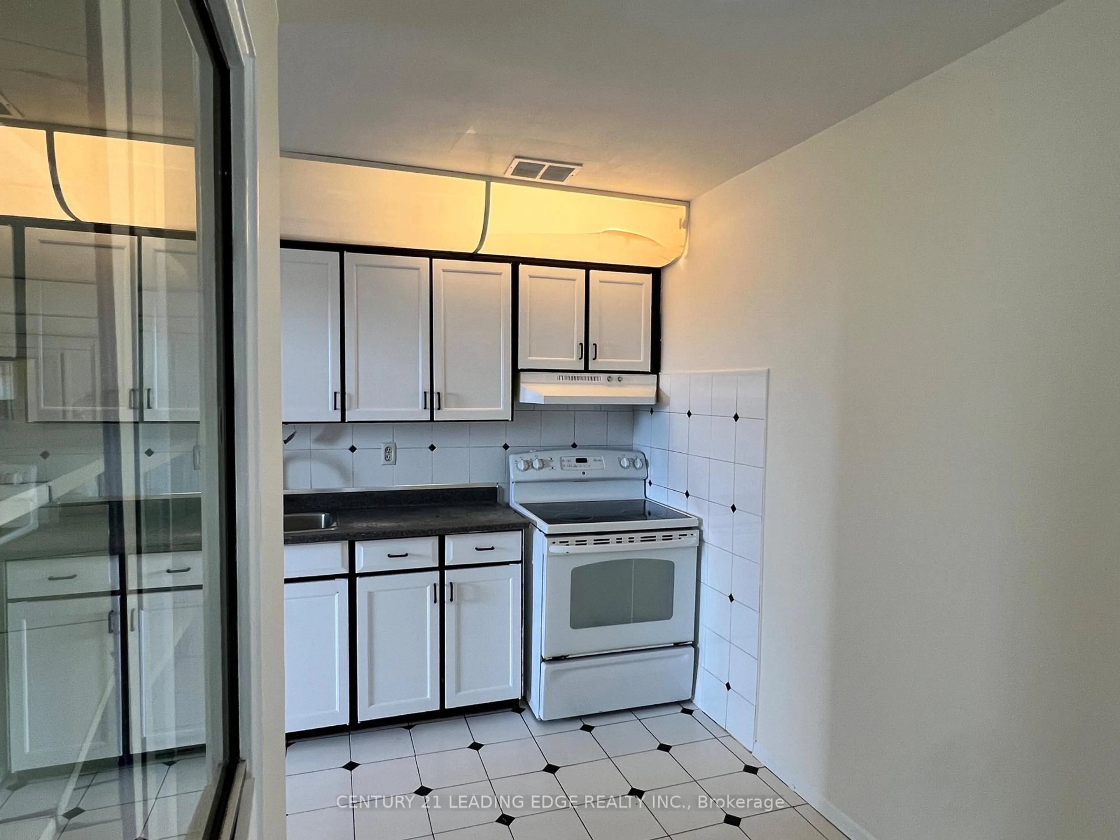 Standard kitchen, ceramic/tile floor for 80 Grandravine Dr #916, Toronto Ontario M3J 1B2