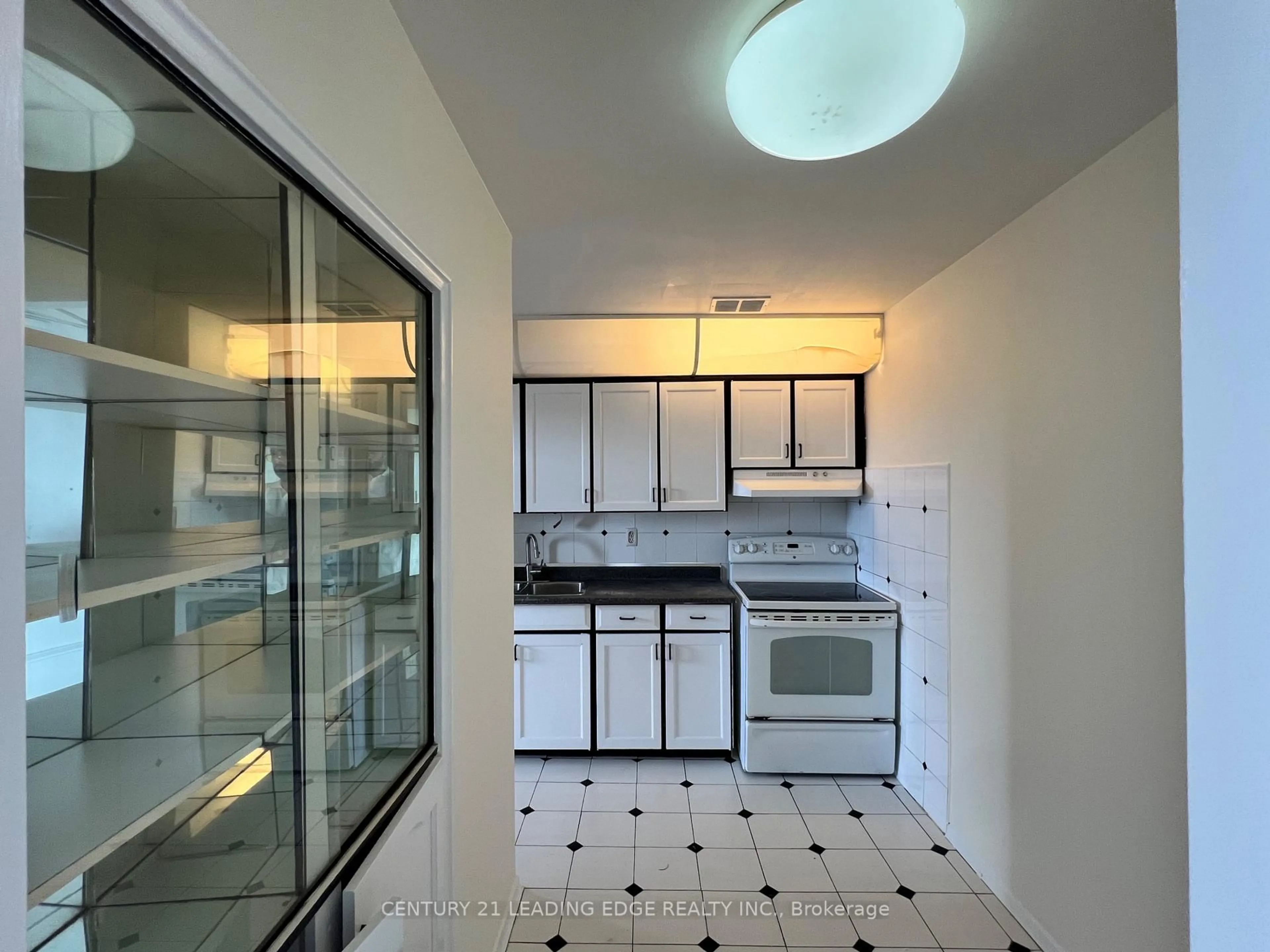 Standard kitchen, ceramic/tile floor for 80 Grandravine Dr #916, Toronto Ontario M3J 1B2