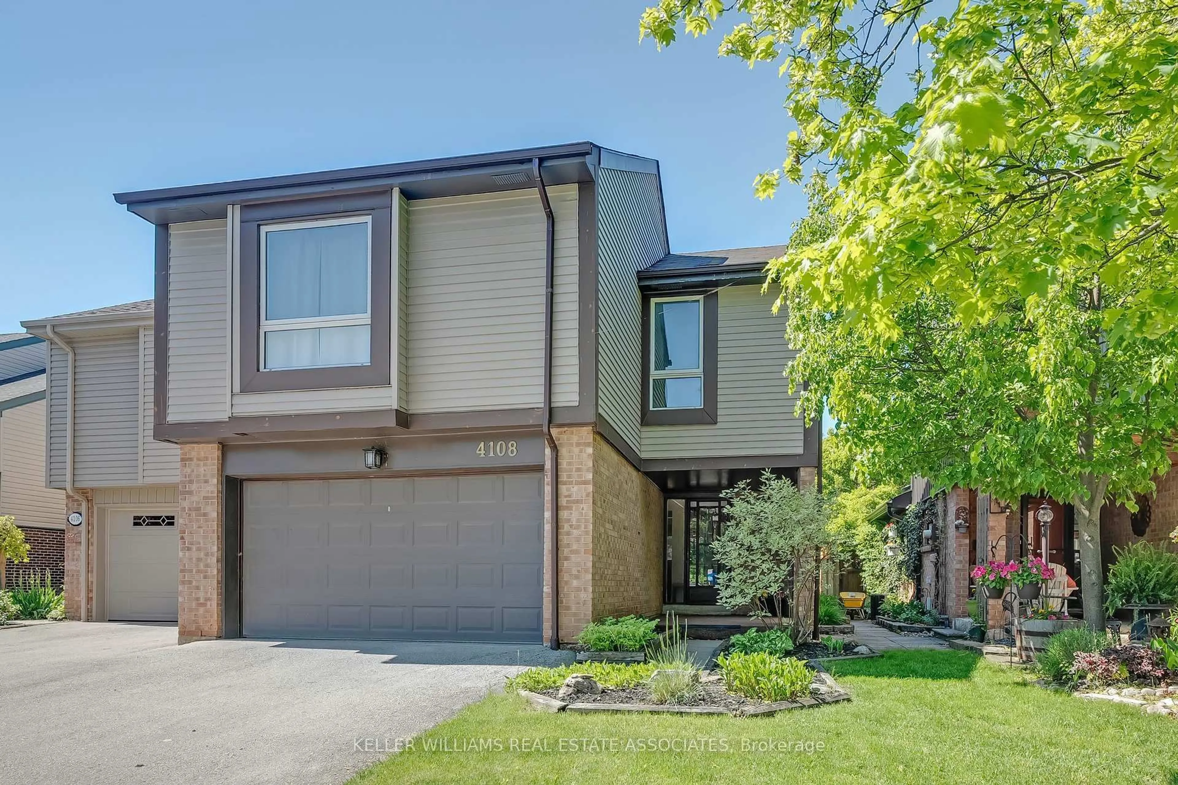 Home with brick exterior material, street for 4108 Pheasant Ru, Mississauga Ontario L5L 2C1