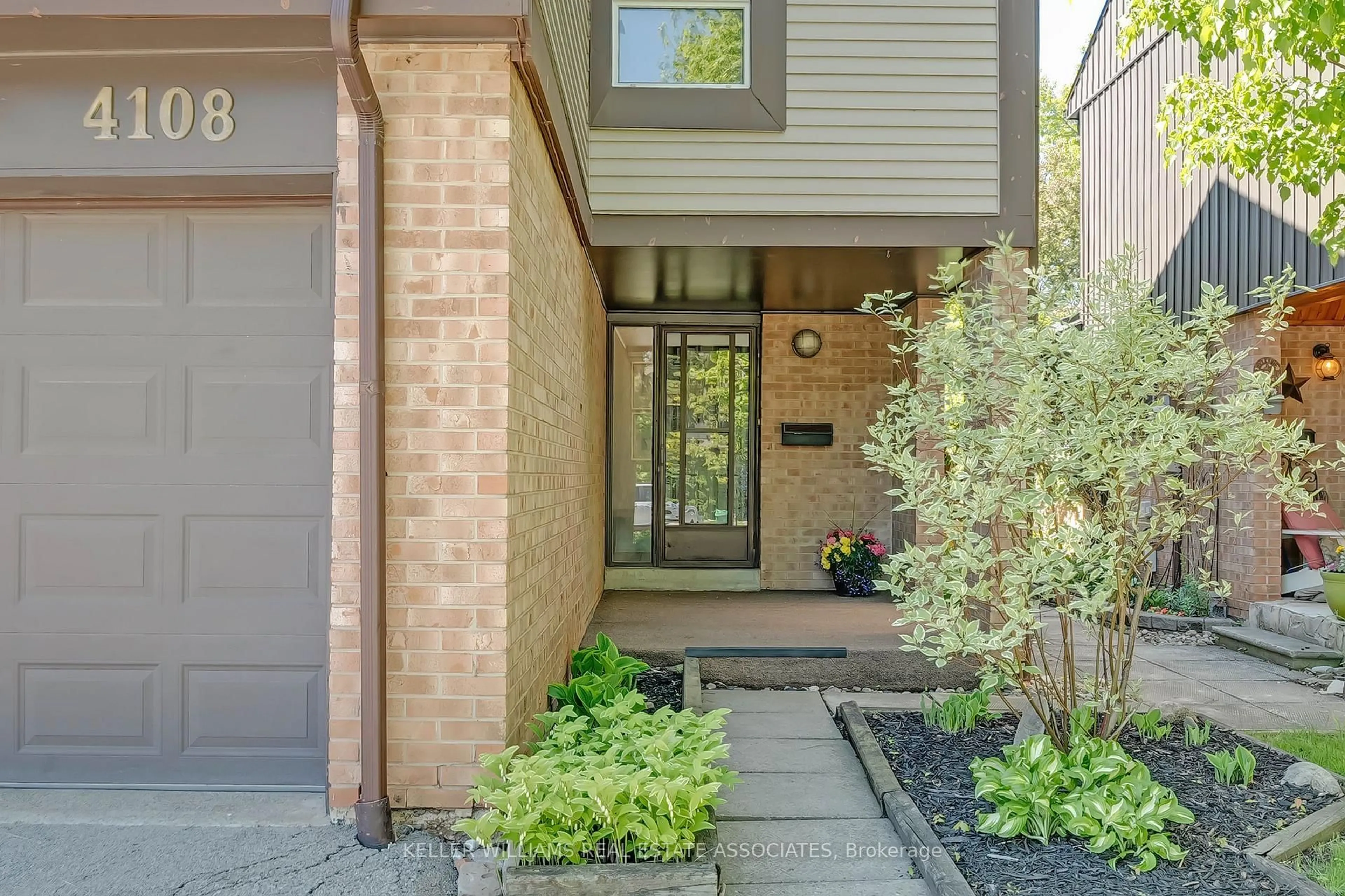 Home with brick exterior material, street for 4108 Pheasant Ru, Mississauga Ontario L5L 2C1