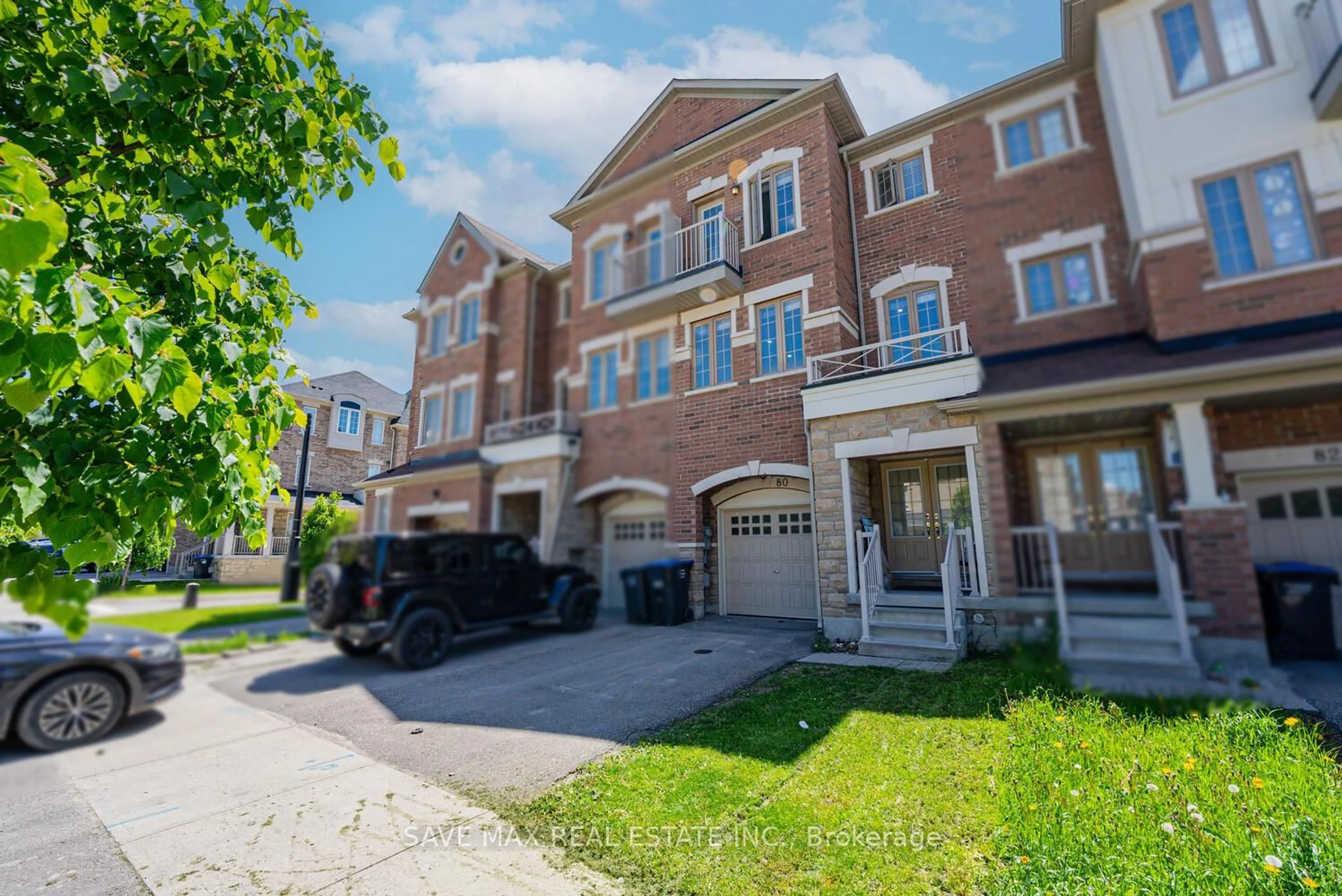 A pic from outside/outdoor area/front of a property/back of a property/a pic from drone, street for 80 New Pines Tr, Brampton Ontario L6Z 0B4