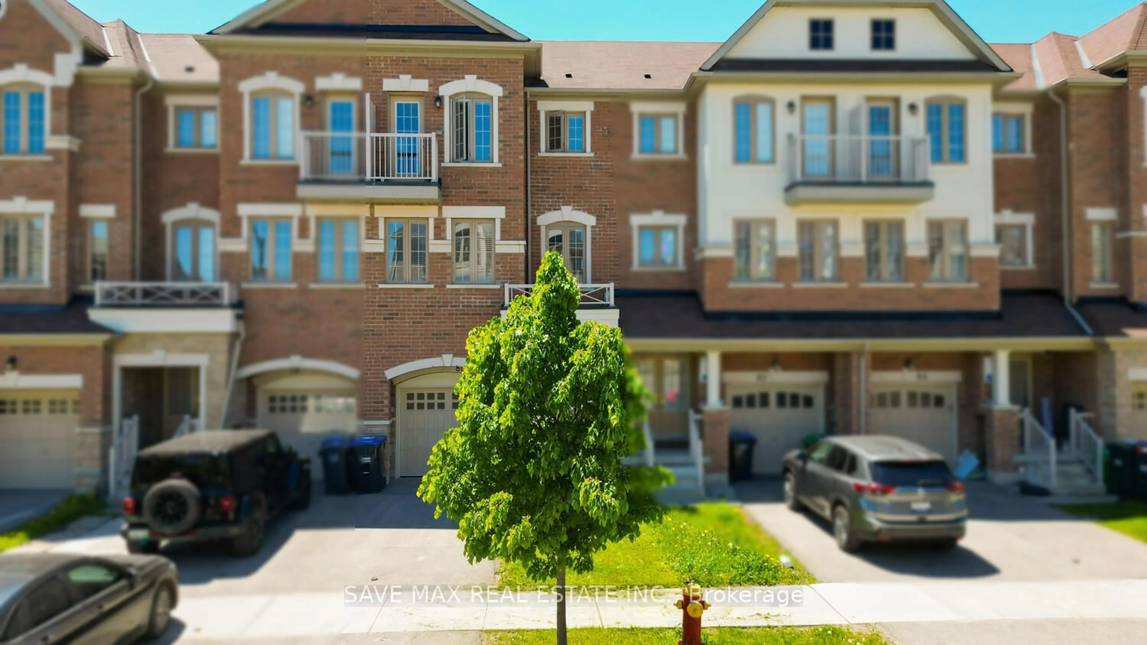 A pic from outside/outdoor area/front of a property/back of a property/a pic from drone, street for 80 New Pines Tr, Brampton Ontario L6Z 0B4